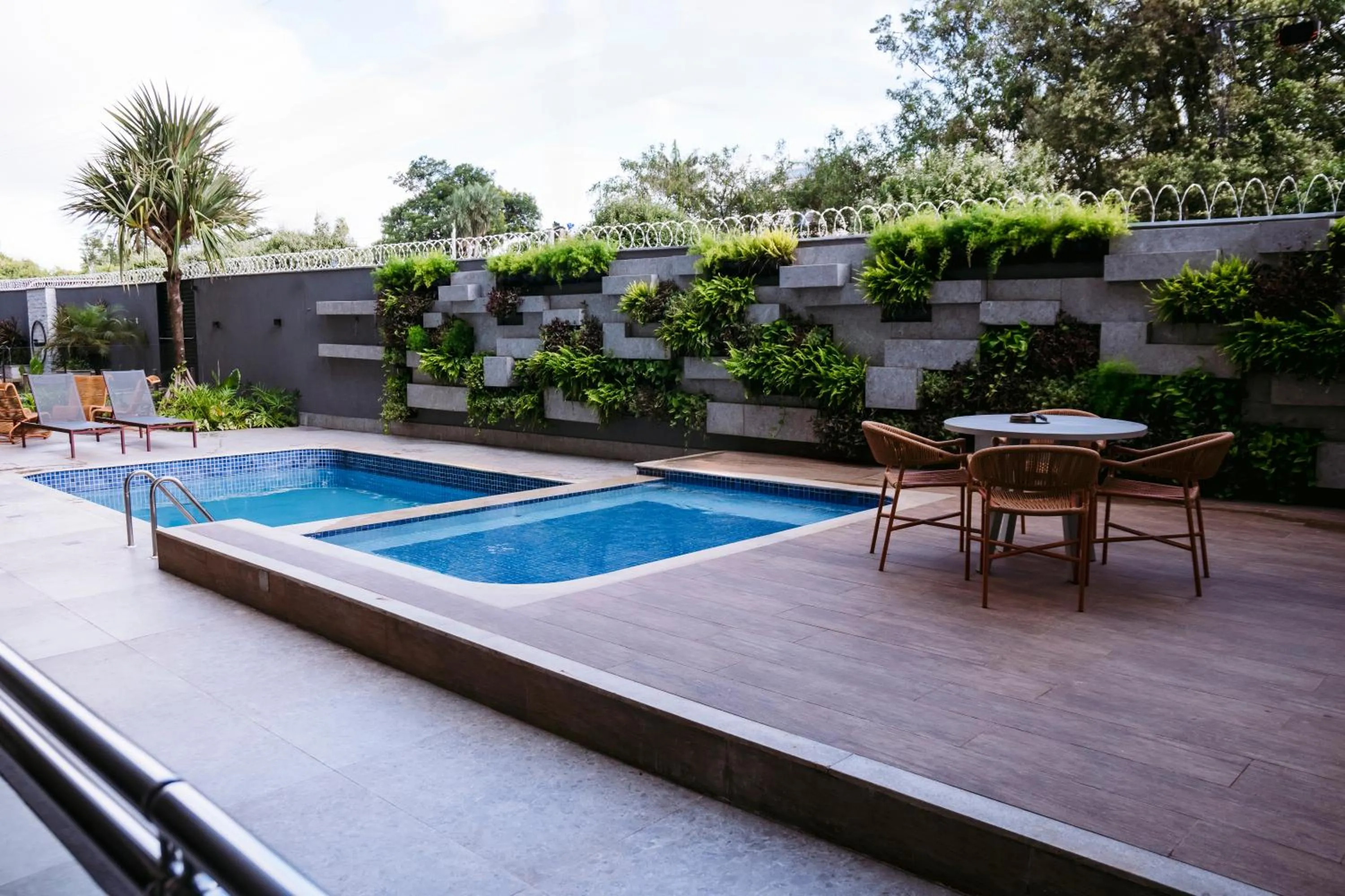 Swimming pool in Hotel Vale Verde