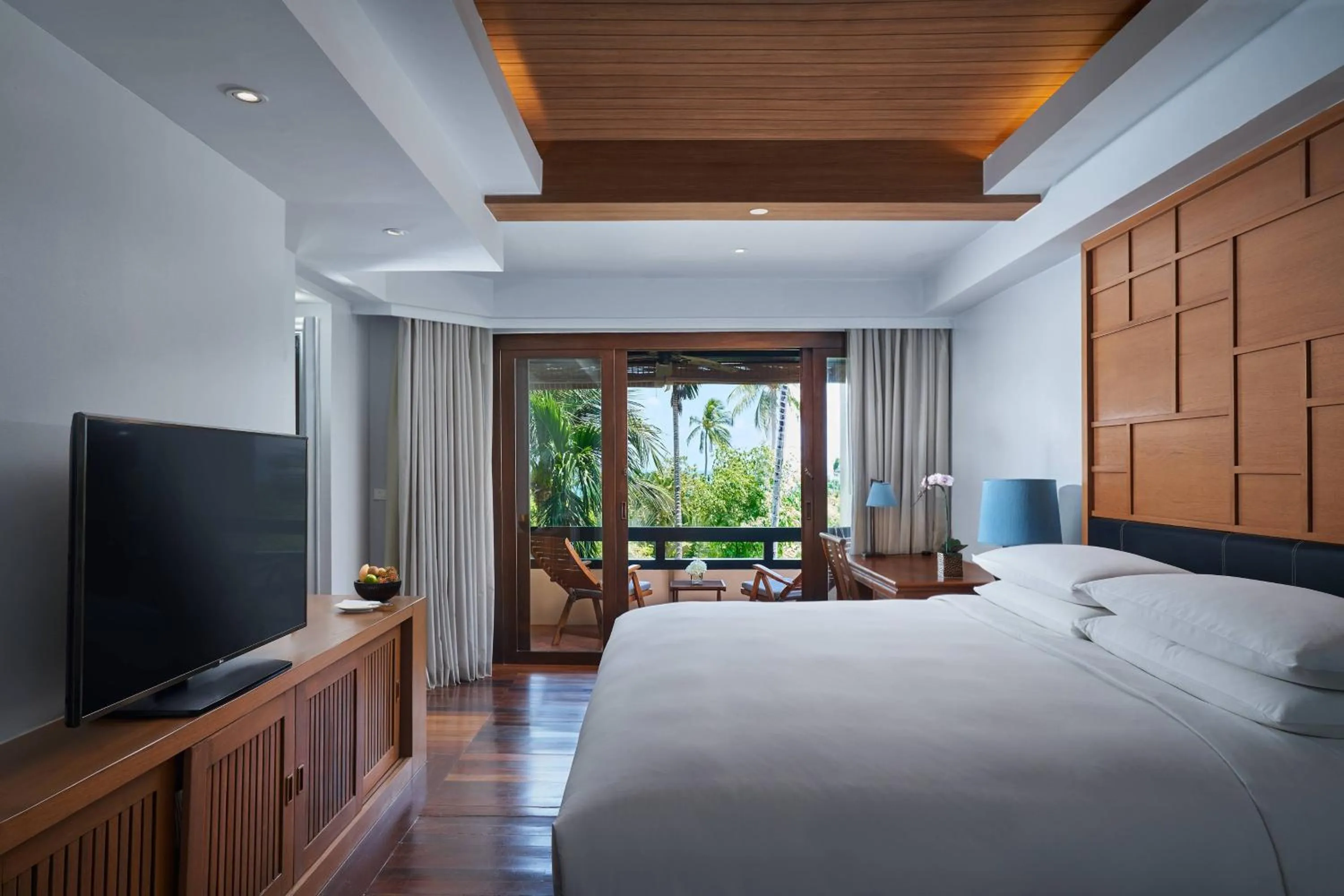 Photo of the whole room, Bed in Renaissance Koh Samui Resort & Spa