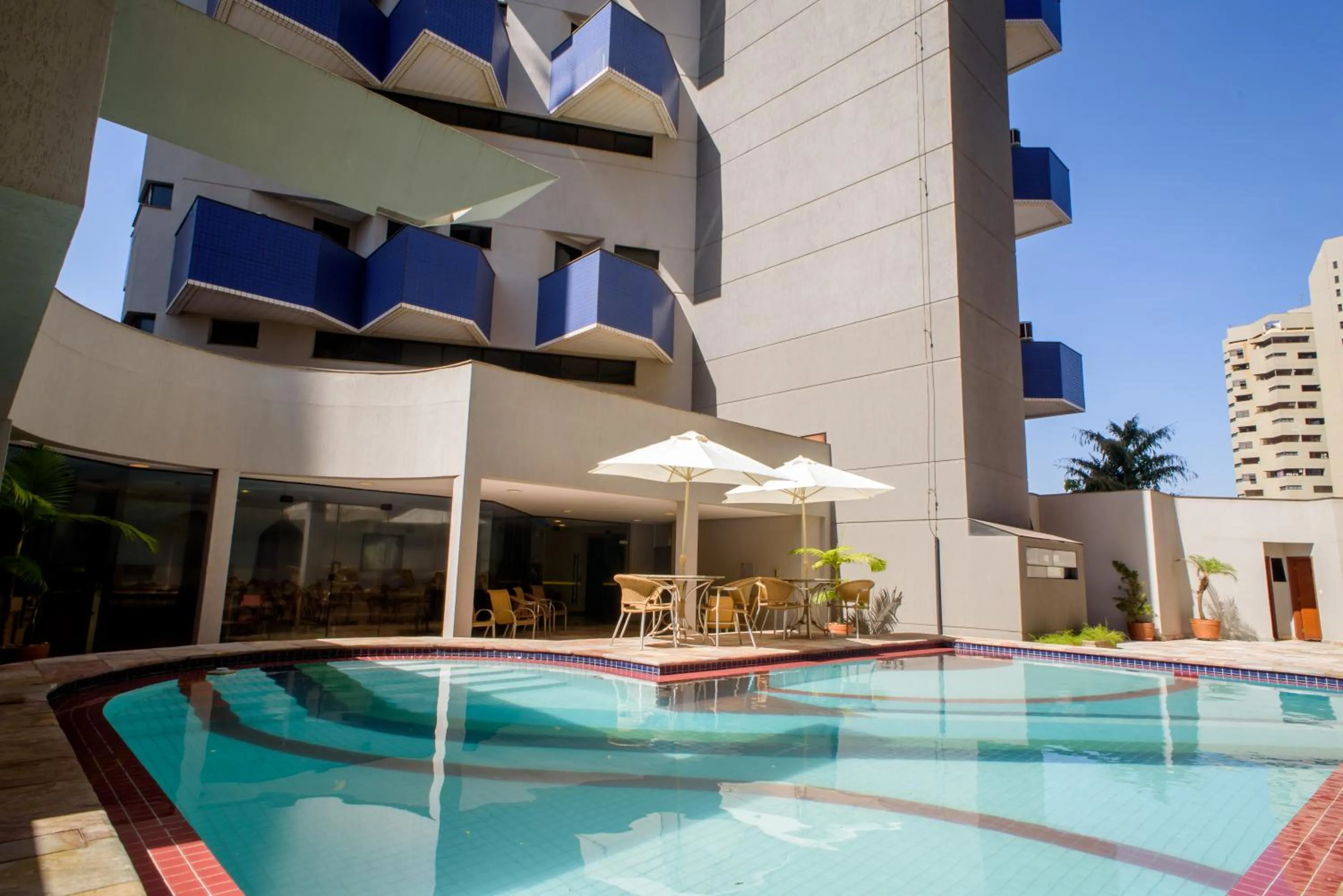 Swimming pool in Bahamas Duplex by WS