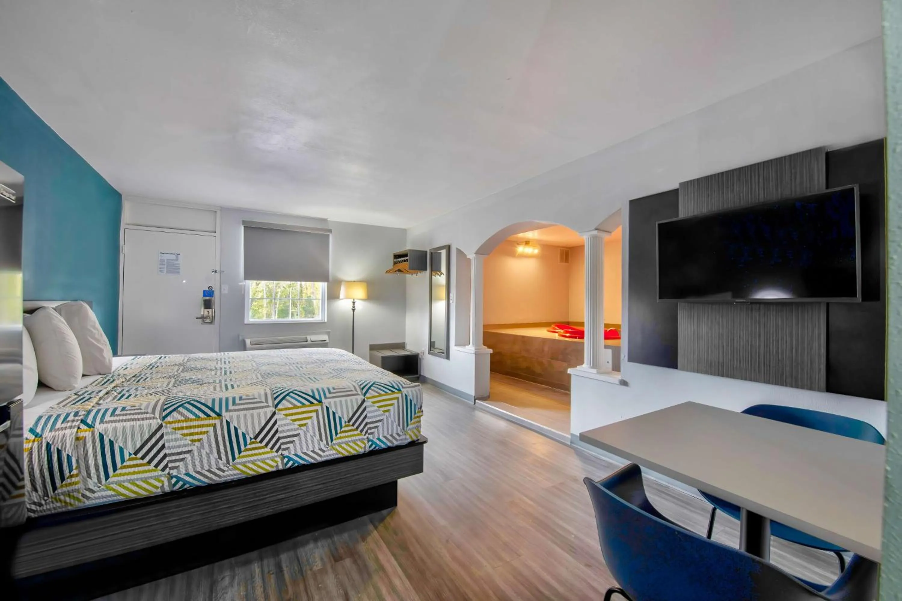 TV and multimedia, Bed in Studio 6 Jackson MS I 55