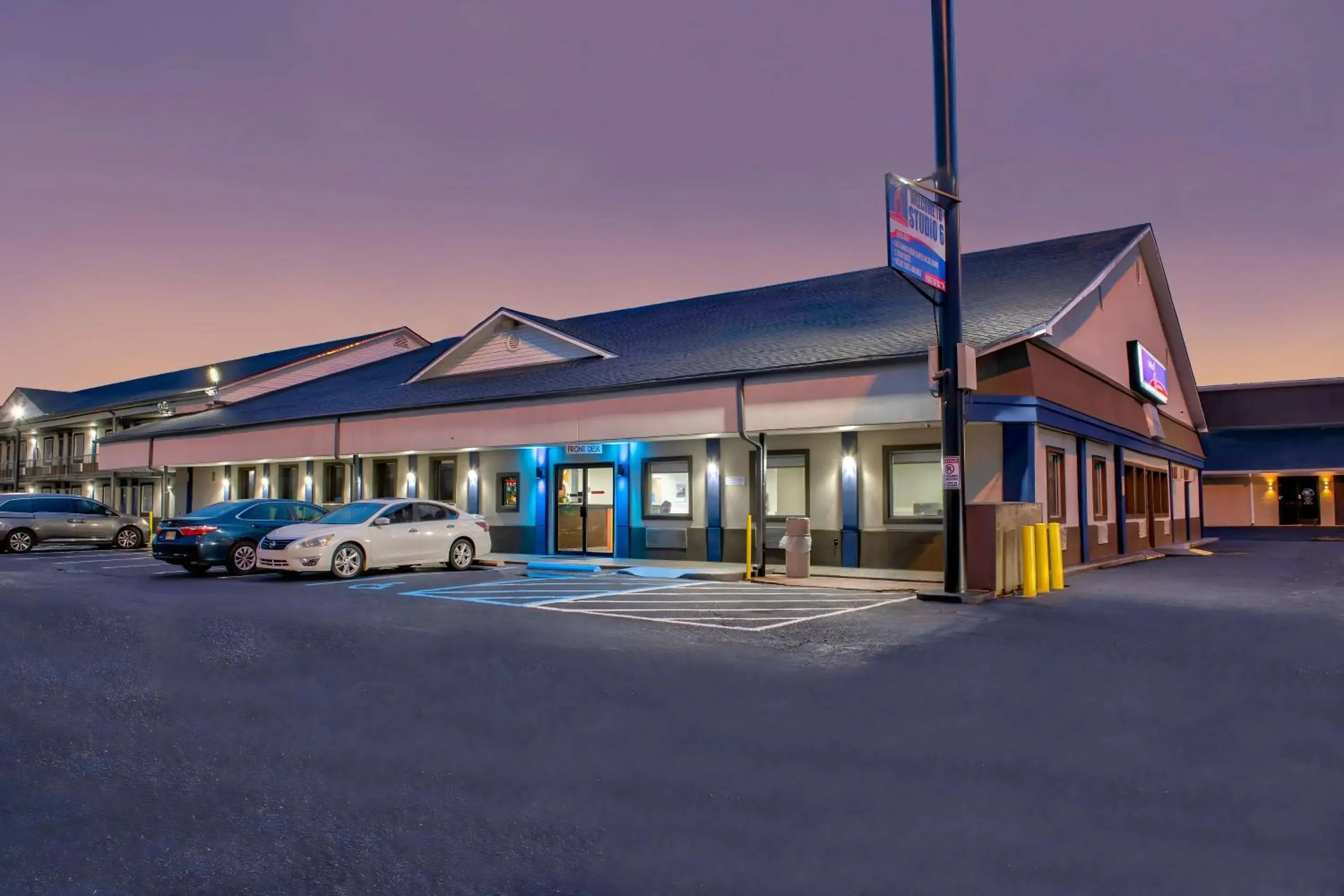 Property building in Studio 6 Jackson MS I 55 Property building in Studio 6 Jackson MS I 55