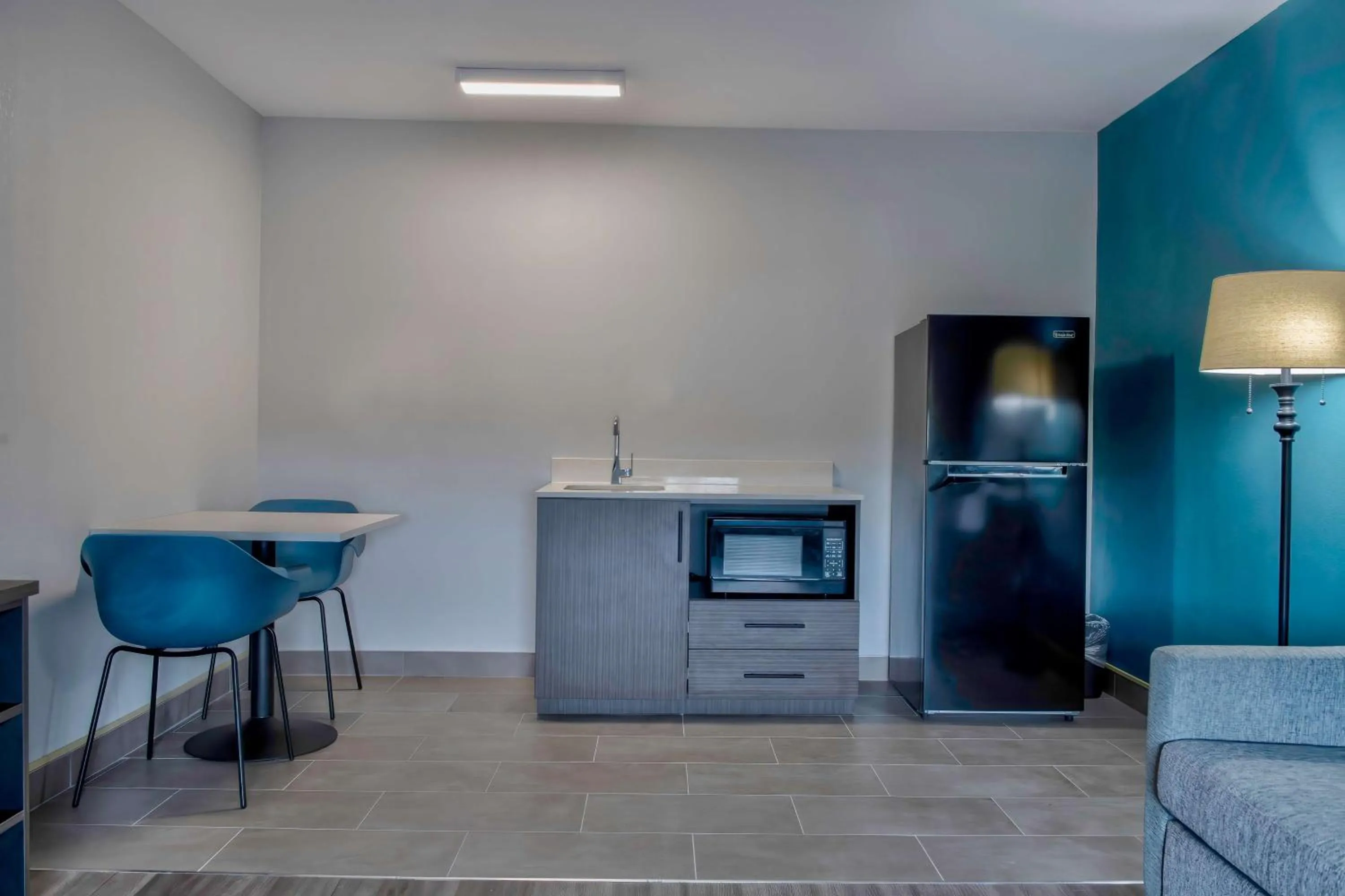 Photo of the whole room in Studio 6 Jackson MS I 55