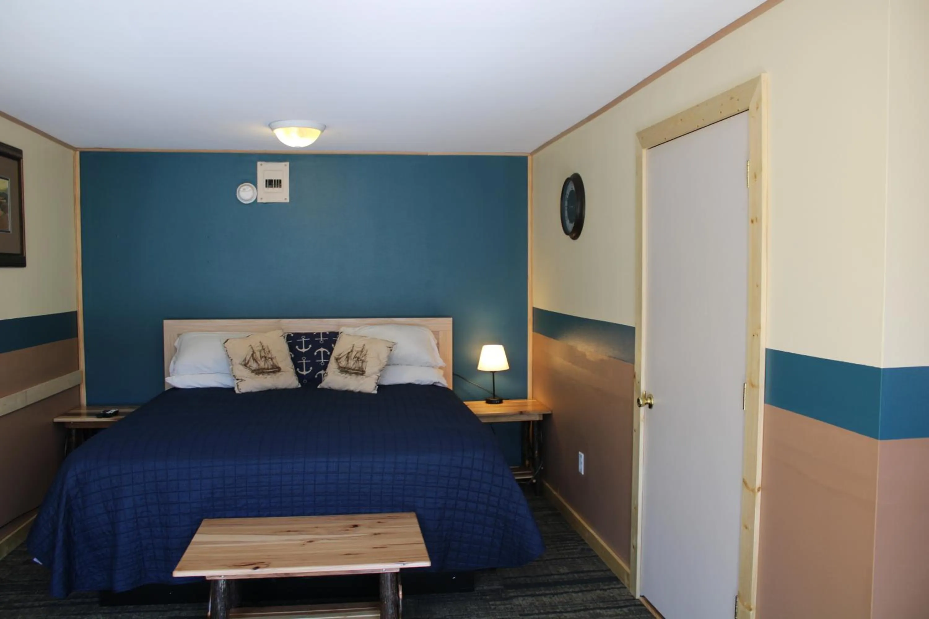 Bed in Lockview Motel