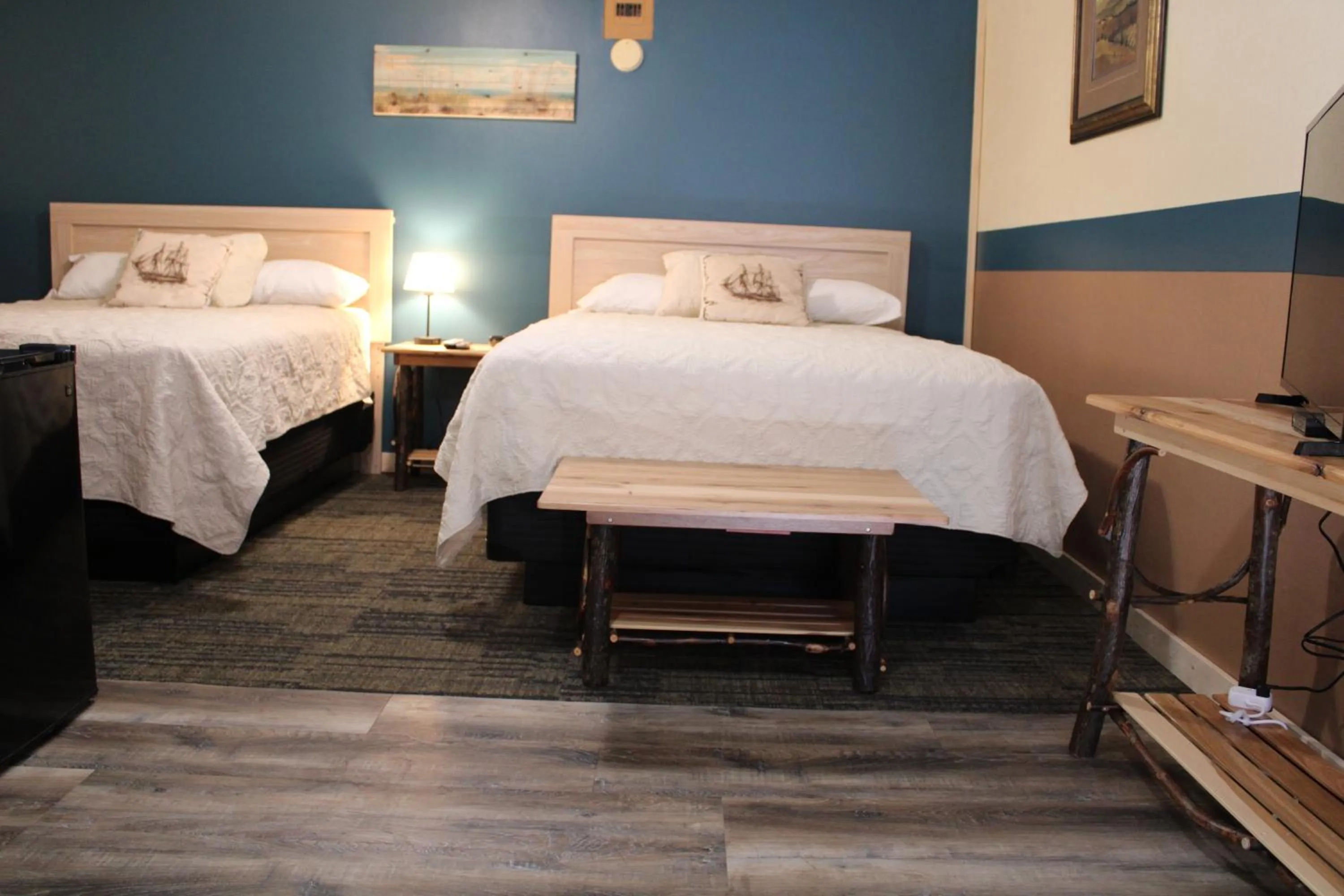 Bed in Lockview Motel