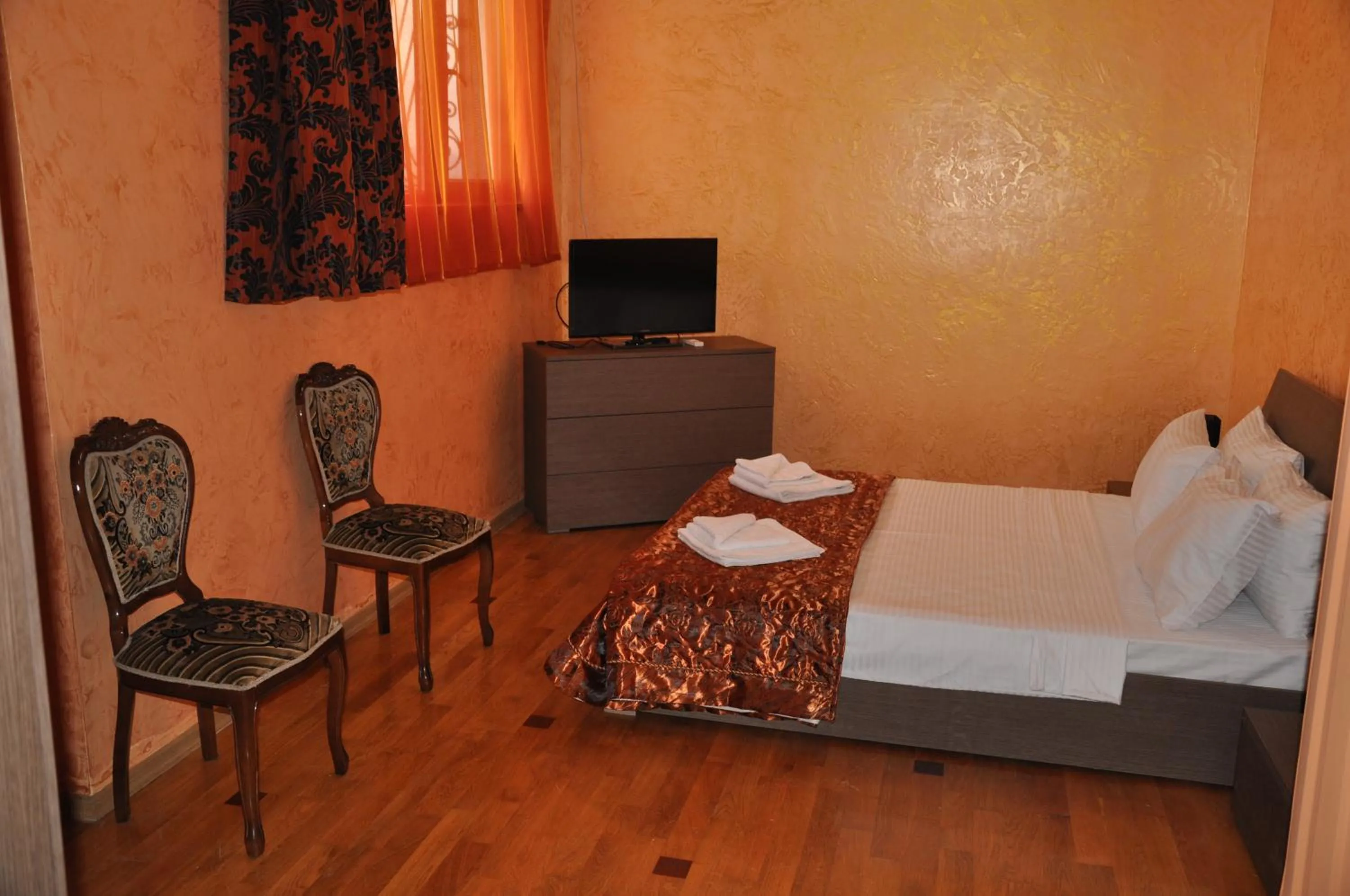 Bedroom, Bed in hotel amber