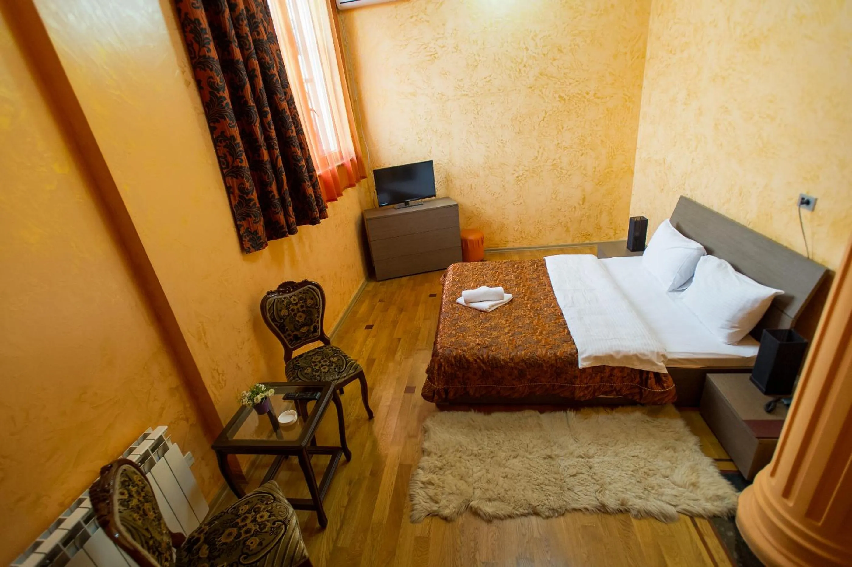 Photo of the whole room, Bed in hotel amber