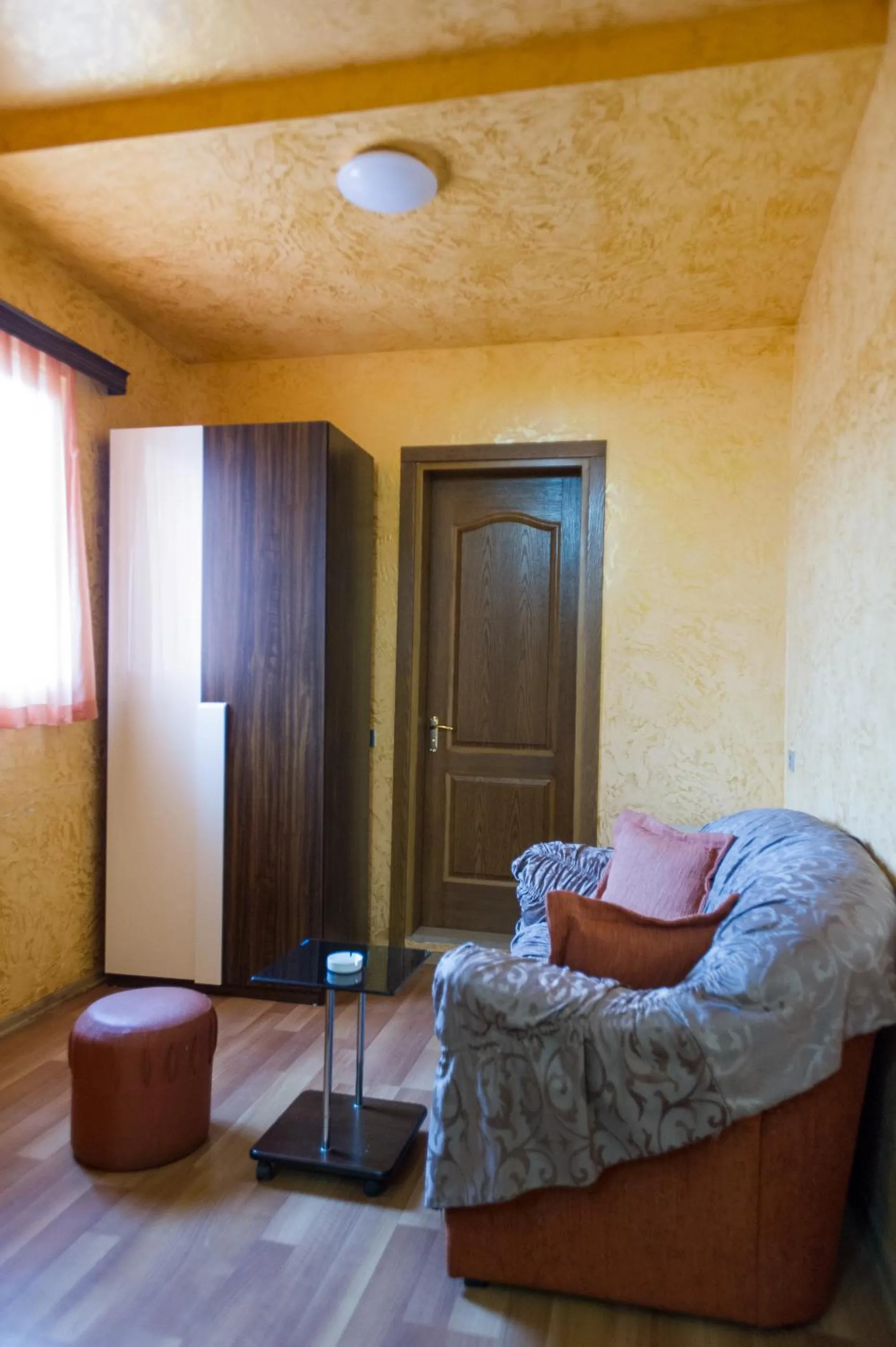 Photo of the whole room in hotel amber
