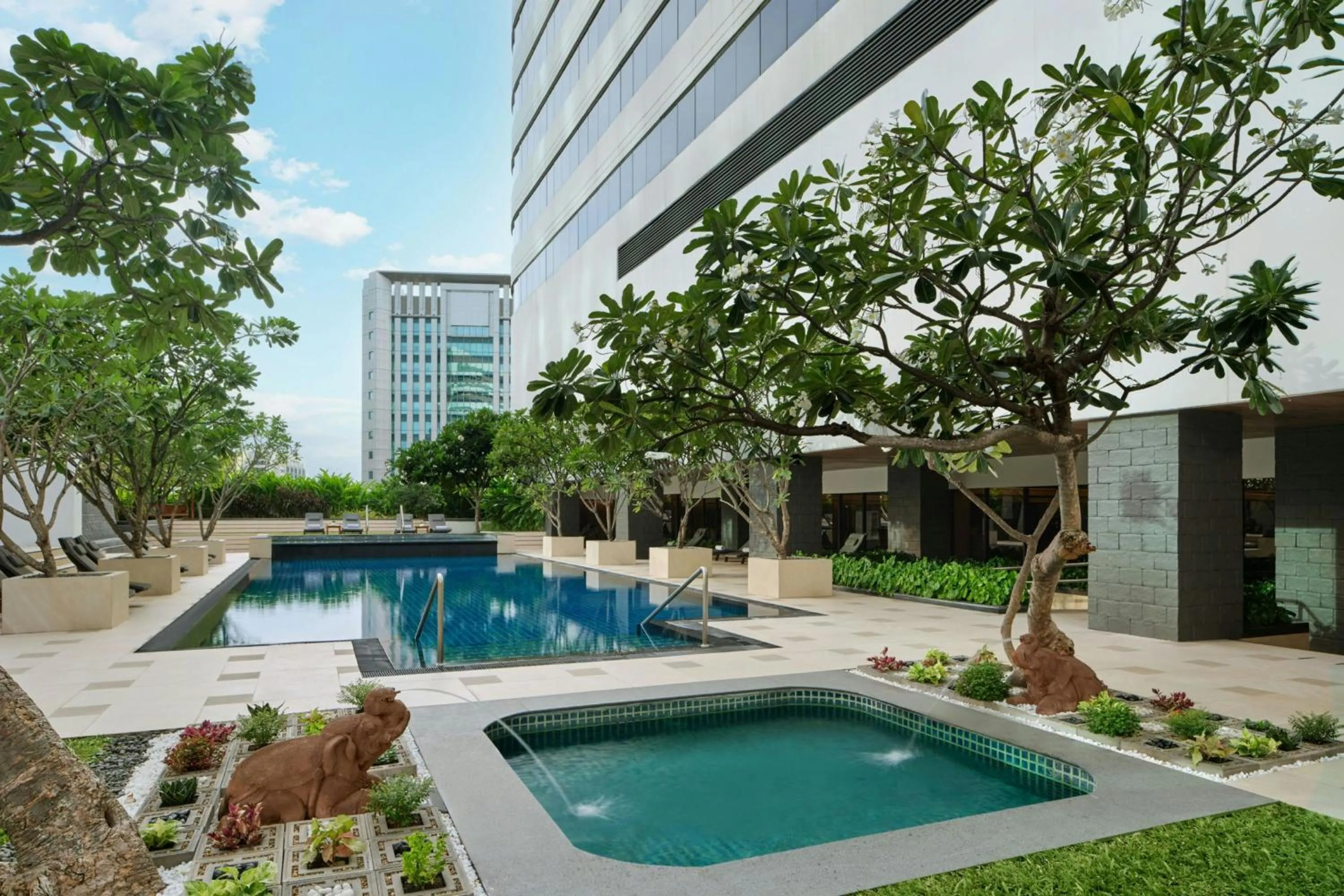 Swimming pool in JW Marriott Hotel Bangkok