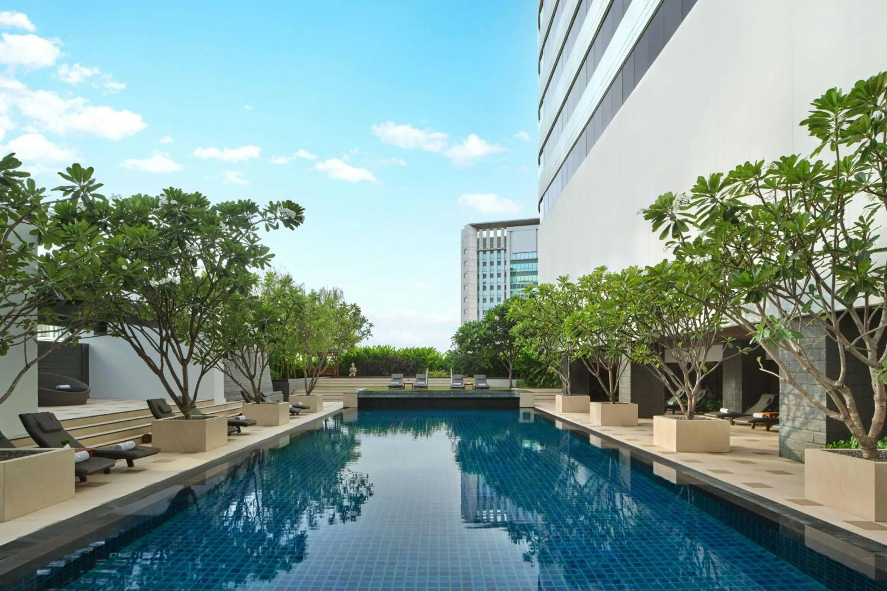 Swimming pool in JW Marriott Hotel Bangkok