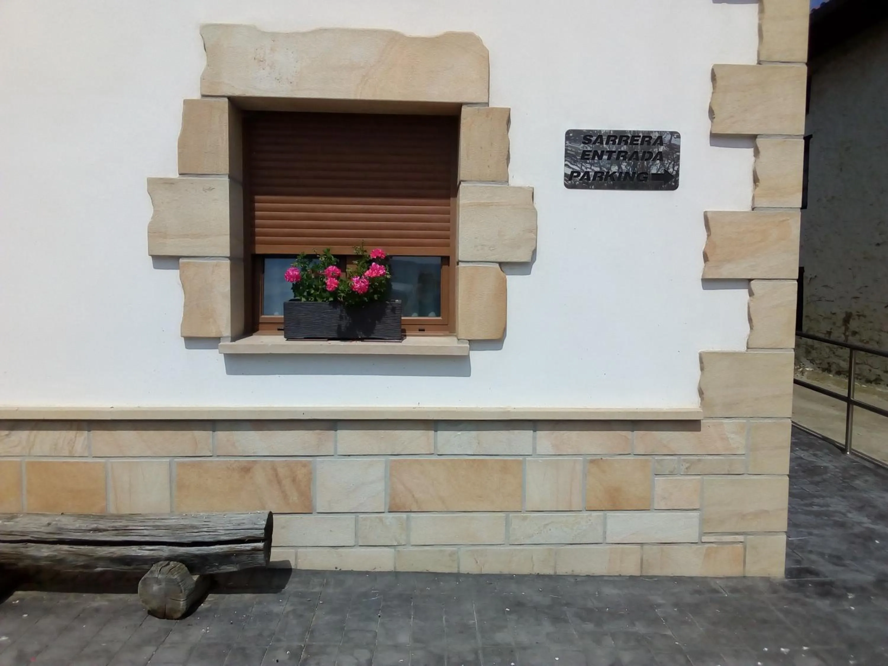 Logo/Certificate/Sign in Endaneta Berri