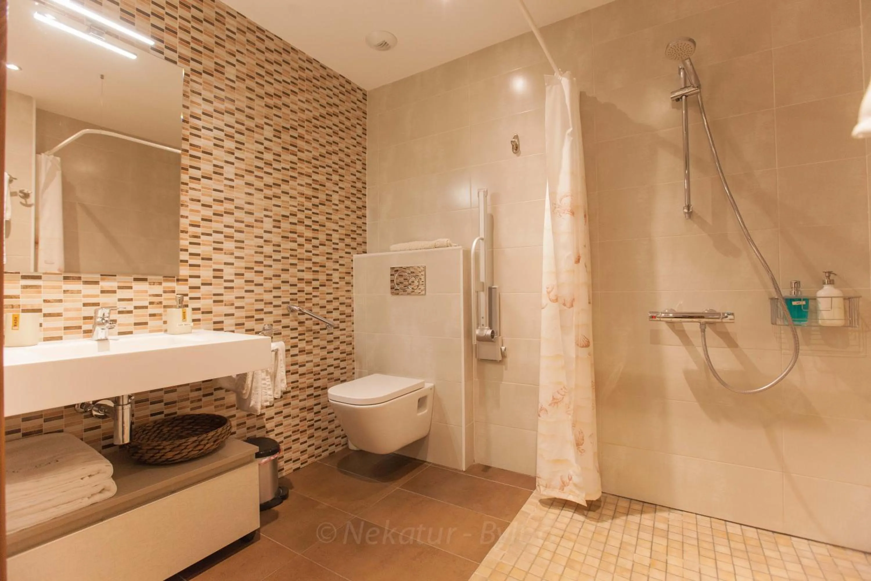 Bathroom in Endaneta Berri