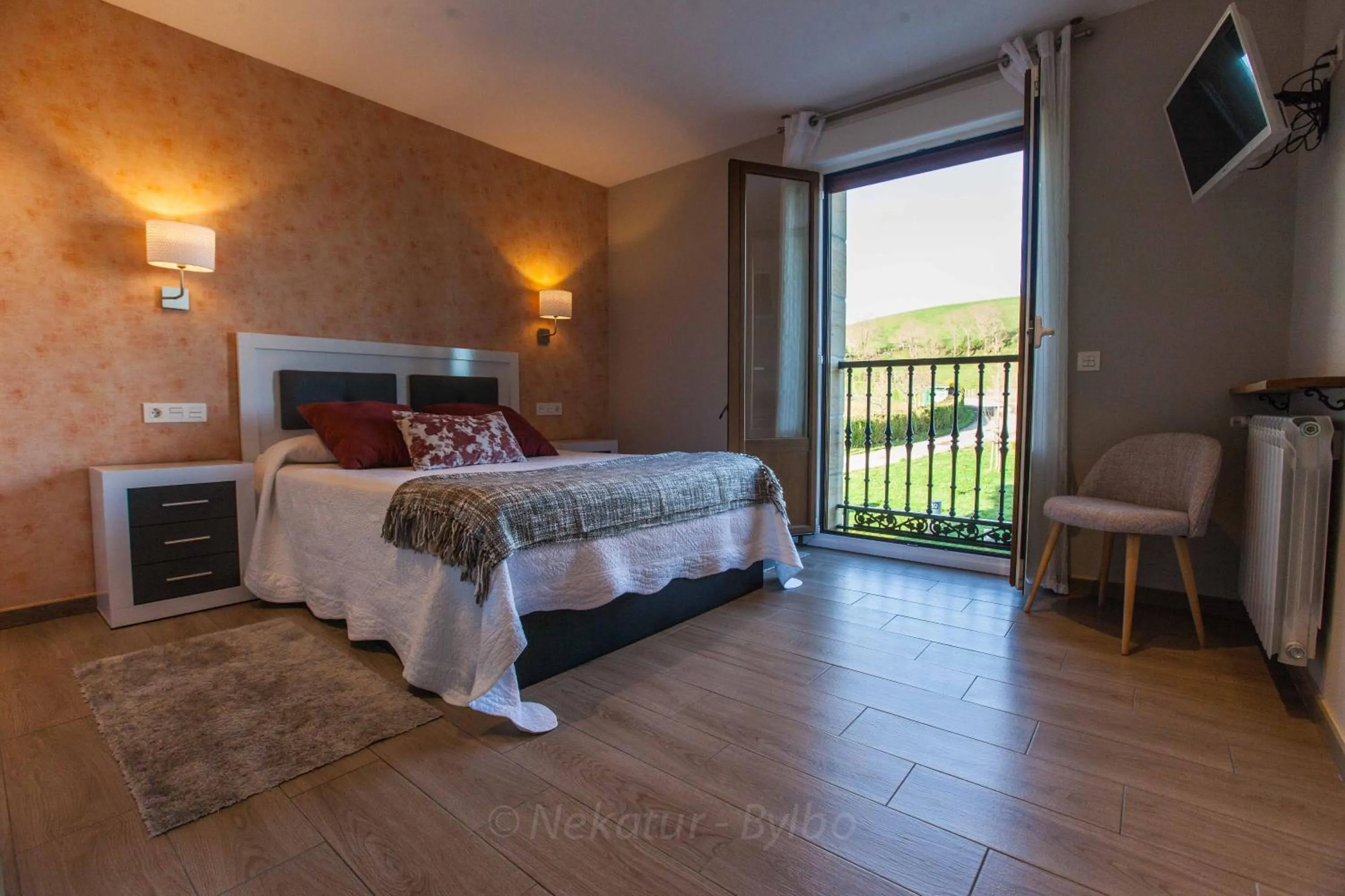 Bedroom, Bed in Endaneta Berri