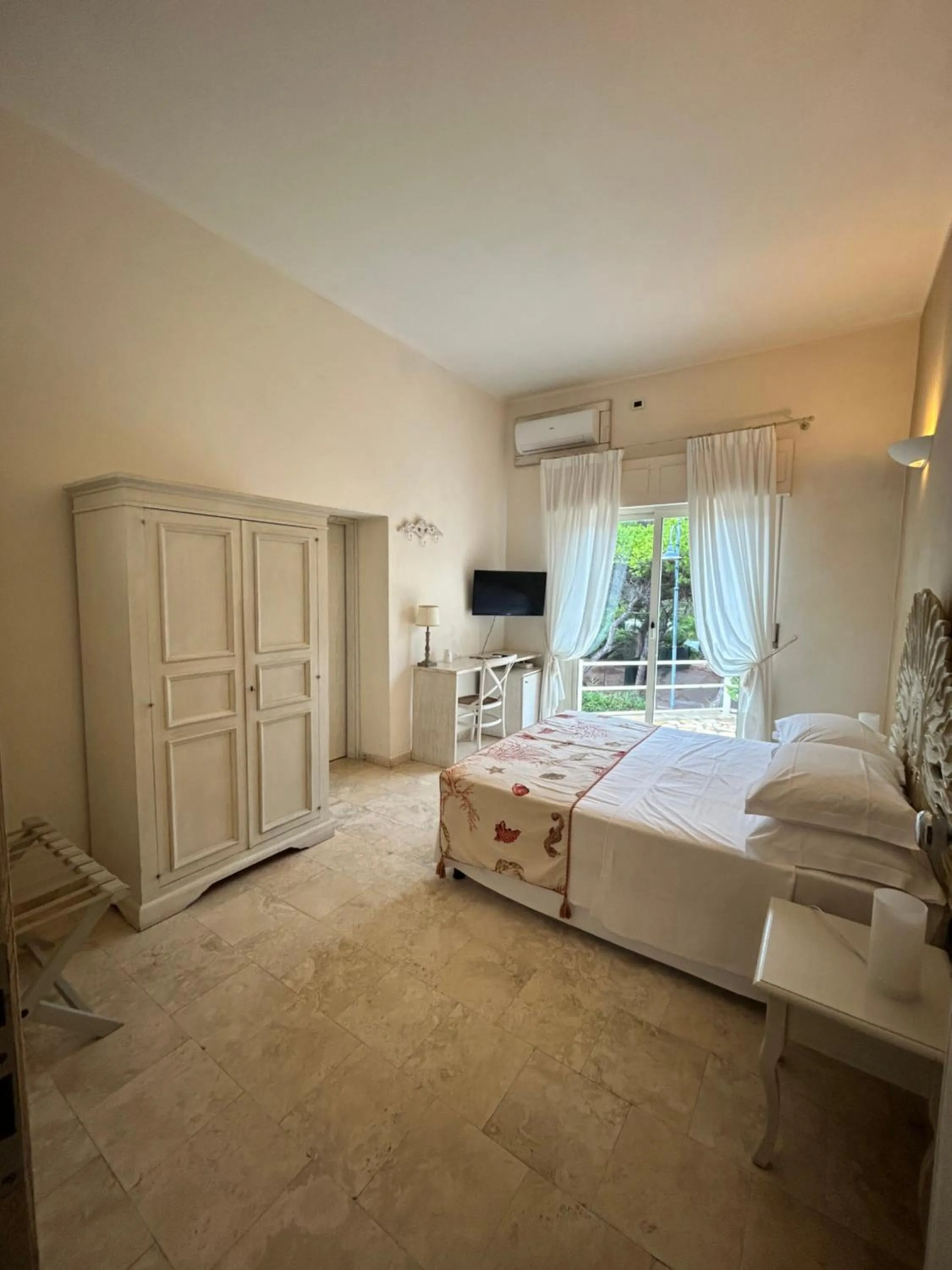 Bed in Hotel Bagni Lido