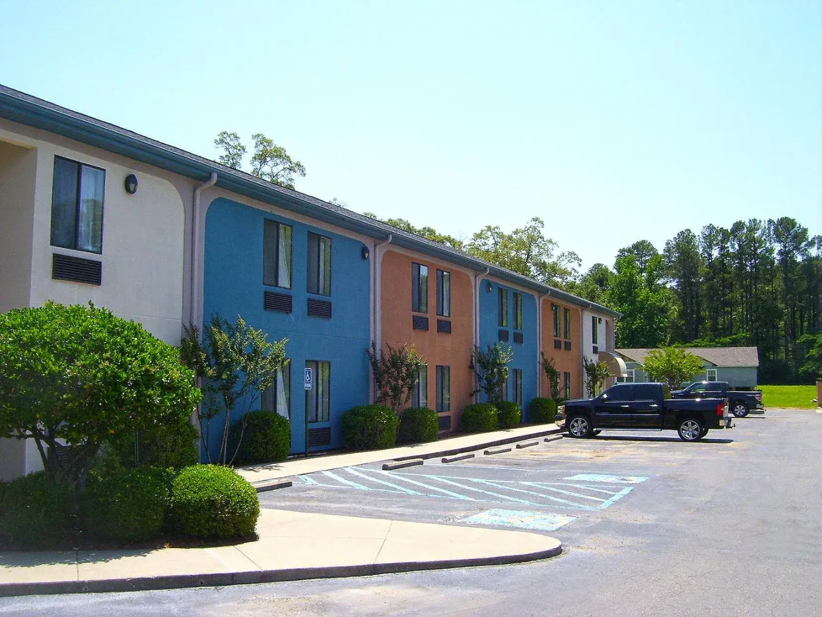 Property building in Americas Best Value Inn & Suites Bastrop Property building in Americas Best Value Inn & Suites Bastrop