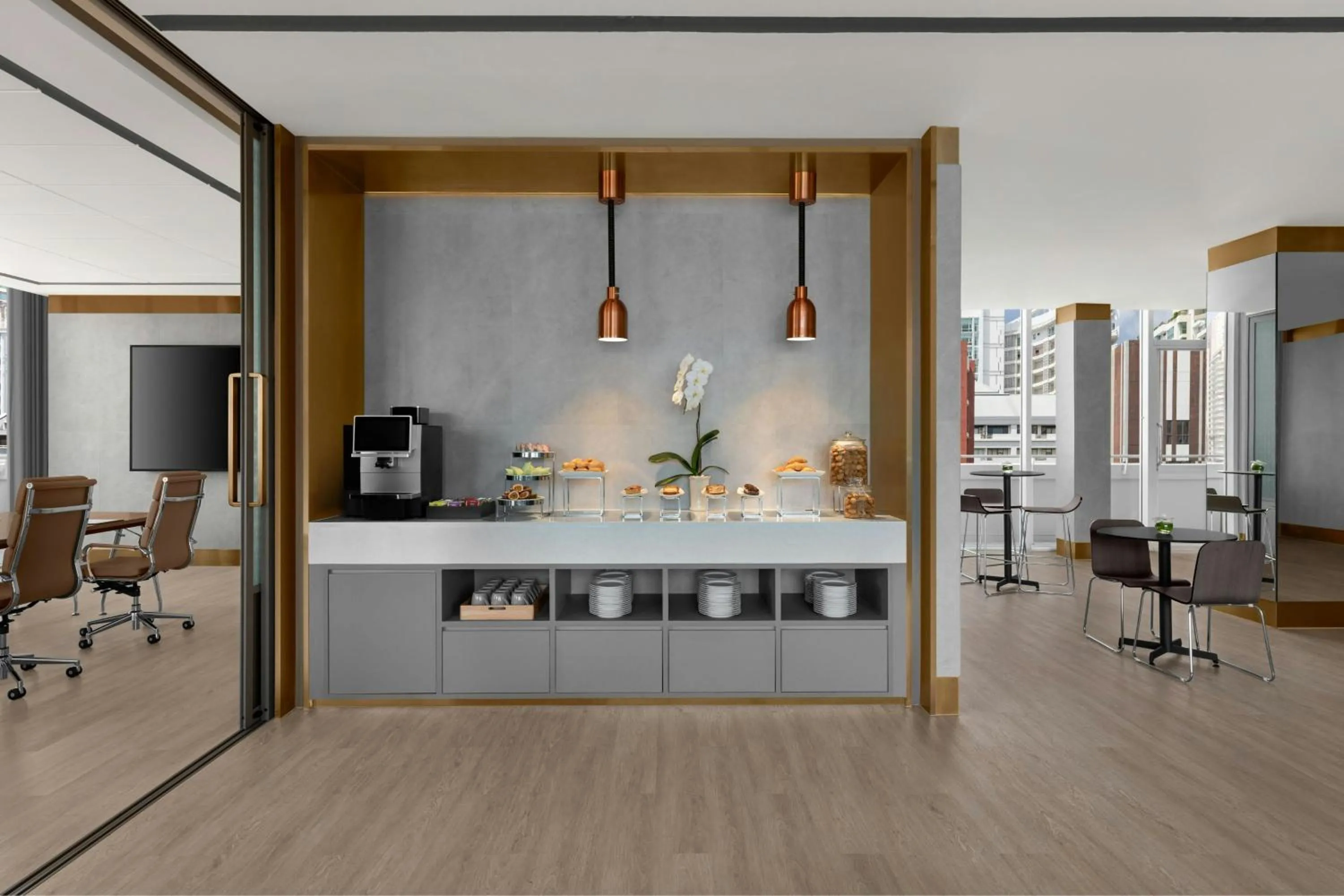 Restaurant/places to eat in Courtyard by Marriott Bangkok