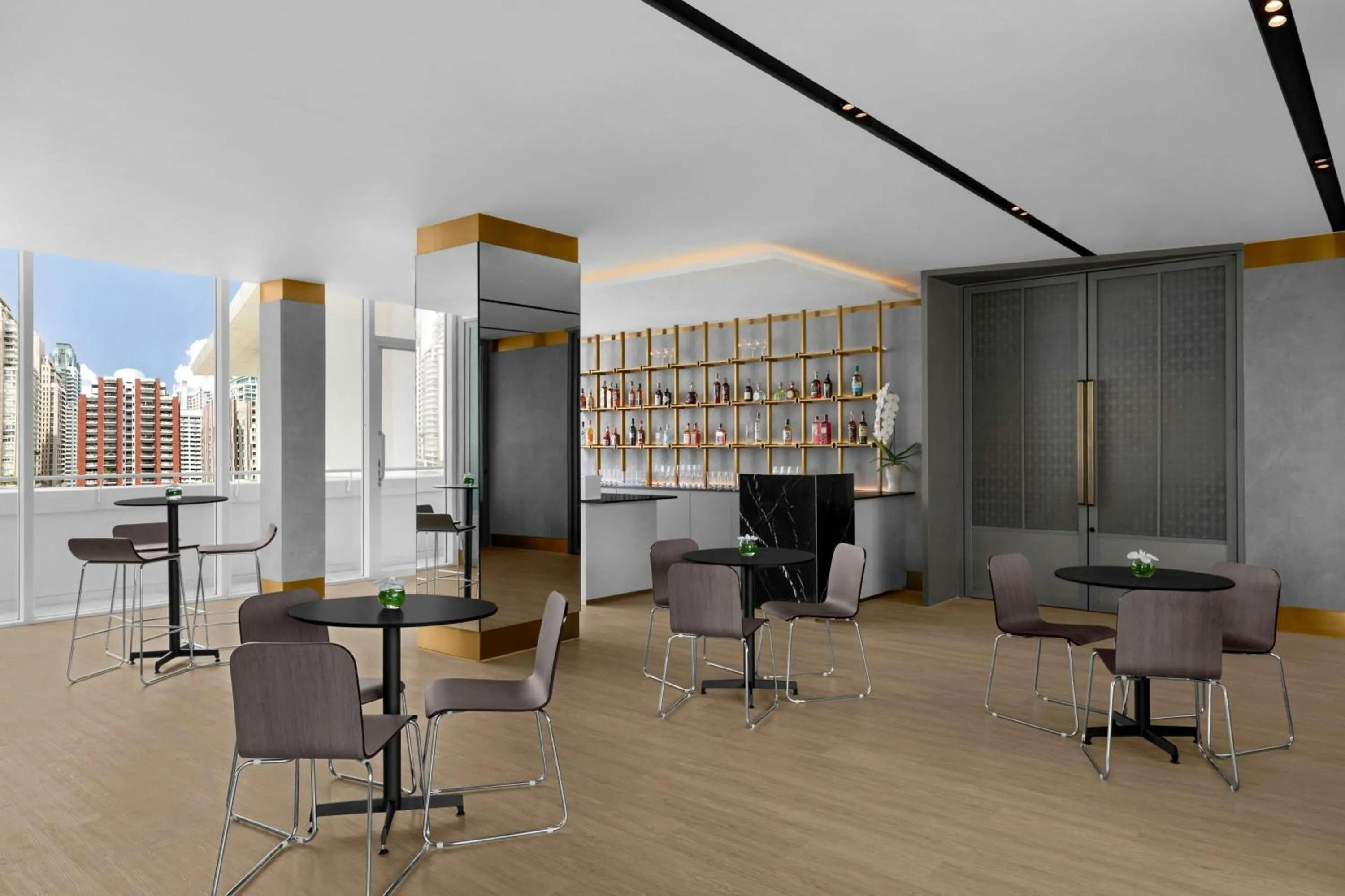 Restaurant/places to eat in Courtyard by Marriott Bangkok