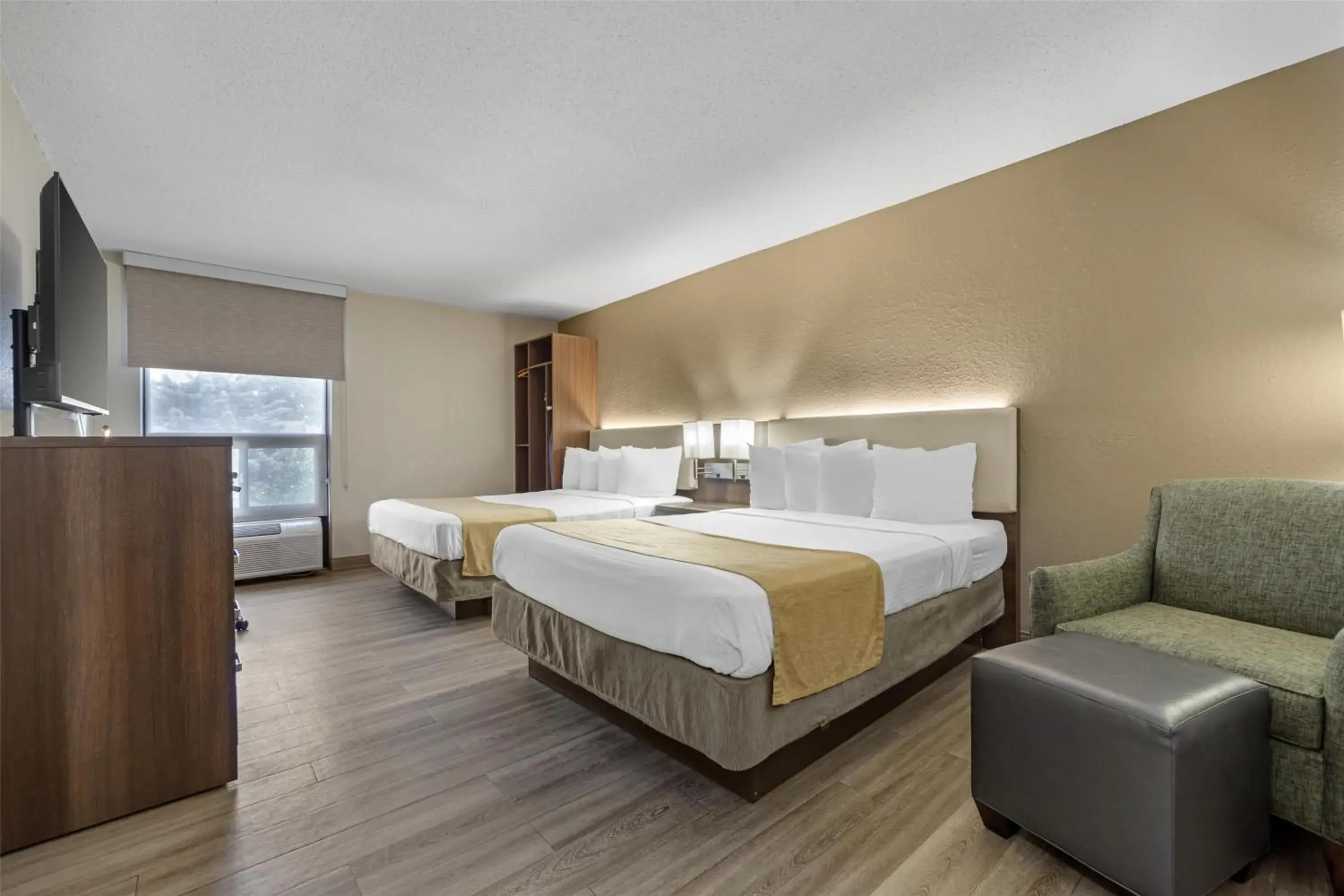 Bedroom, Bed in Best Western Galaxy Inn Bedroom, Bed in Best Western Galaxy Inn