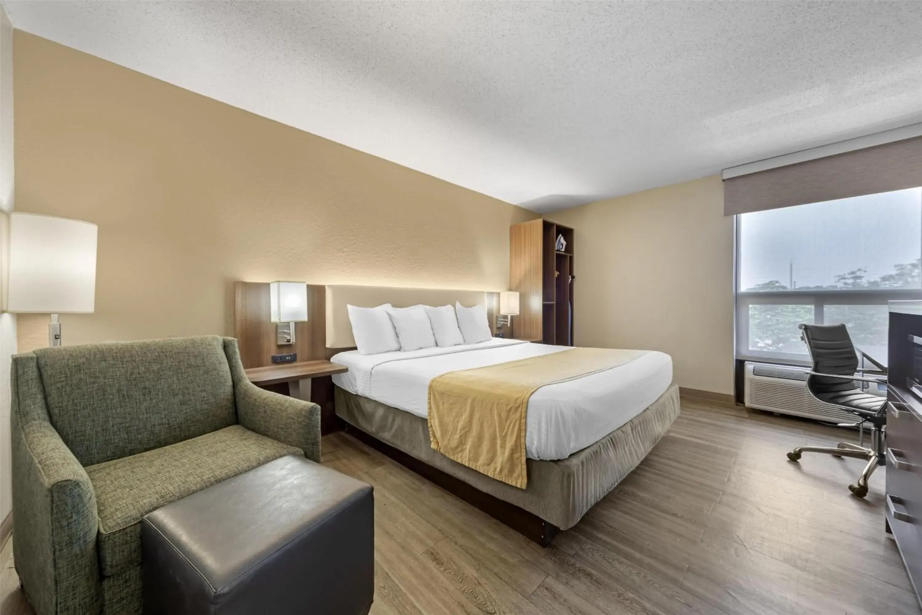 Bedroom, Bed in Best Western Galaxy Inn Bedroom, Bed in Best Western Galaxy Inn