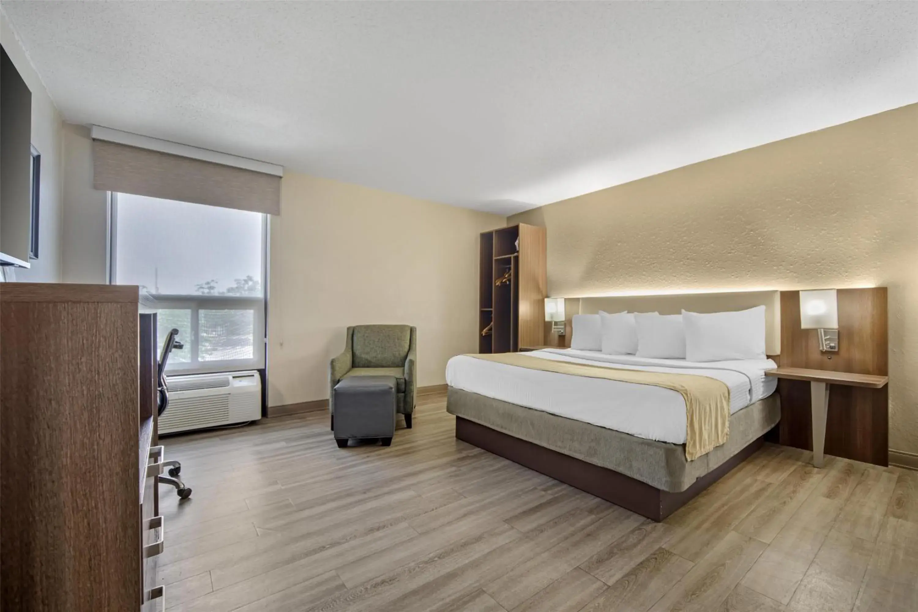 Bedroom, Bed in Best Western Galaxy Inn Bedroom, Bed in Best Western Galaxy Inn