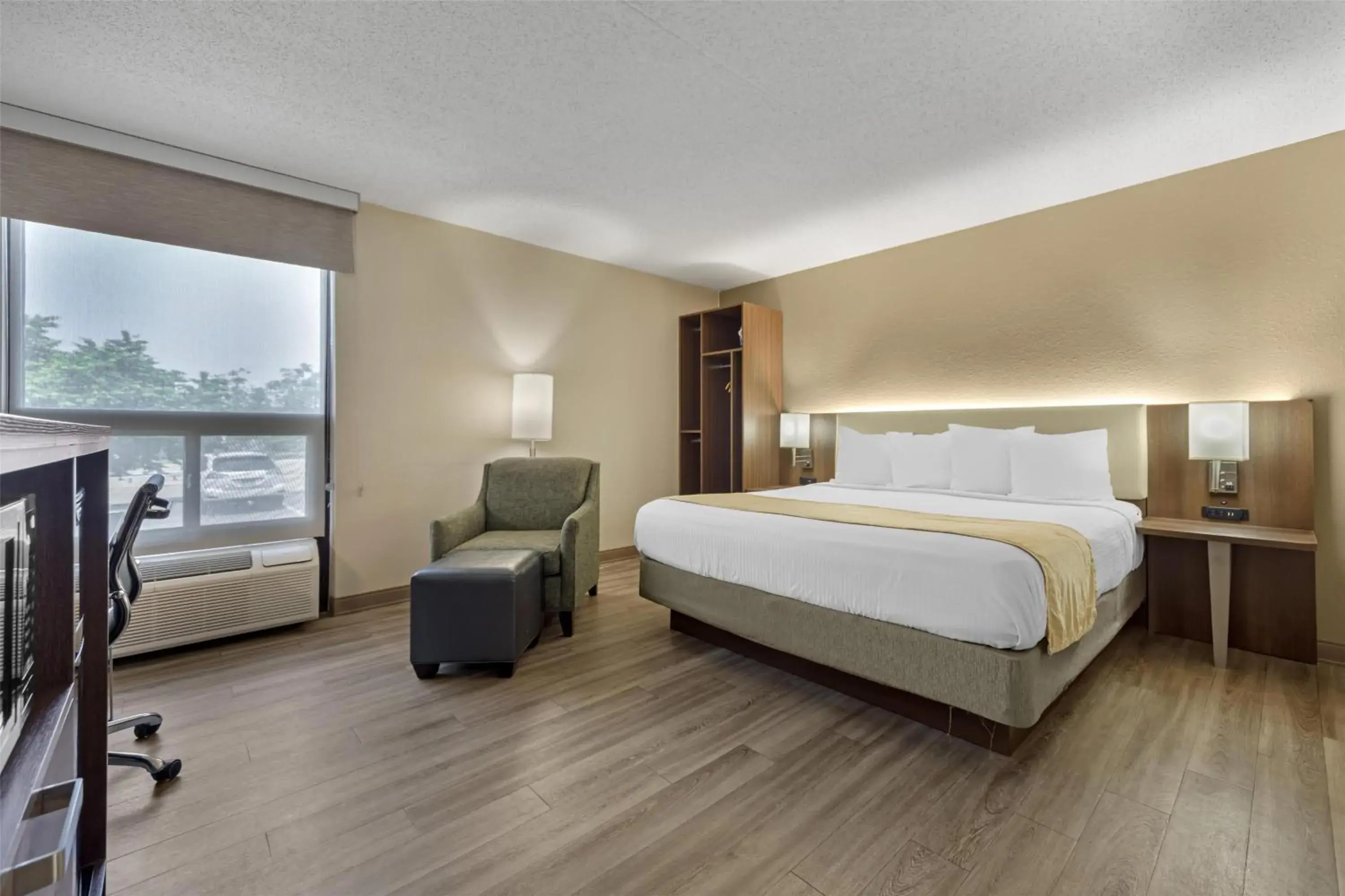 Bedroom, Bed in Best Western Galaxy Inn Bedroom, Bed in Best Western Galaxy Inn