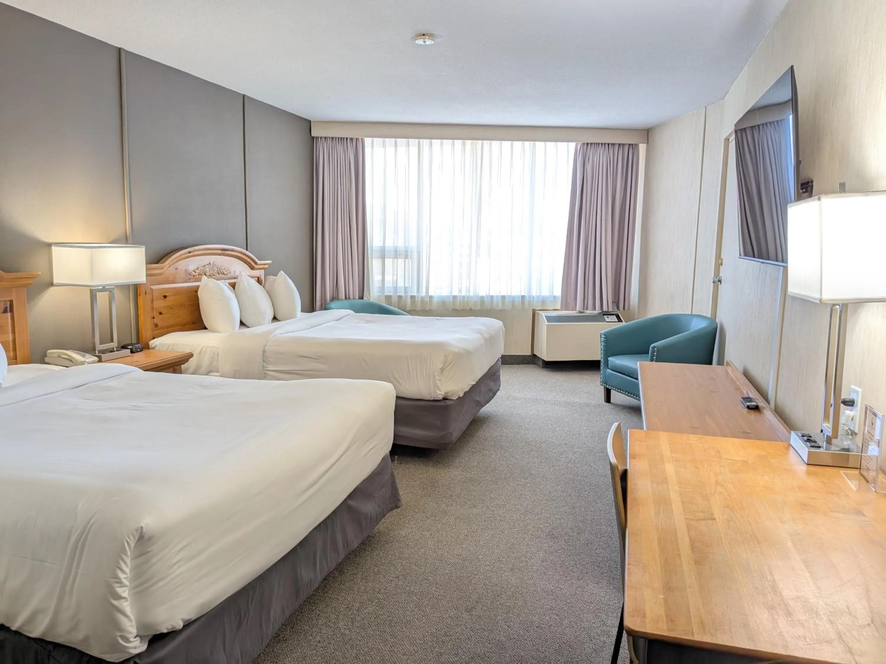 Bed in Confederation Place Hotel