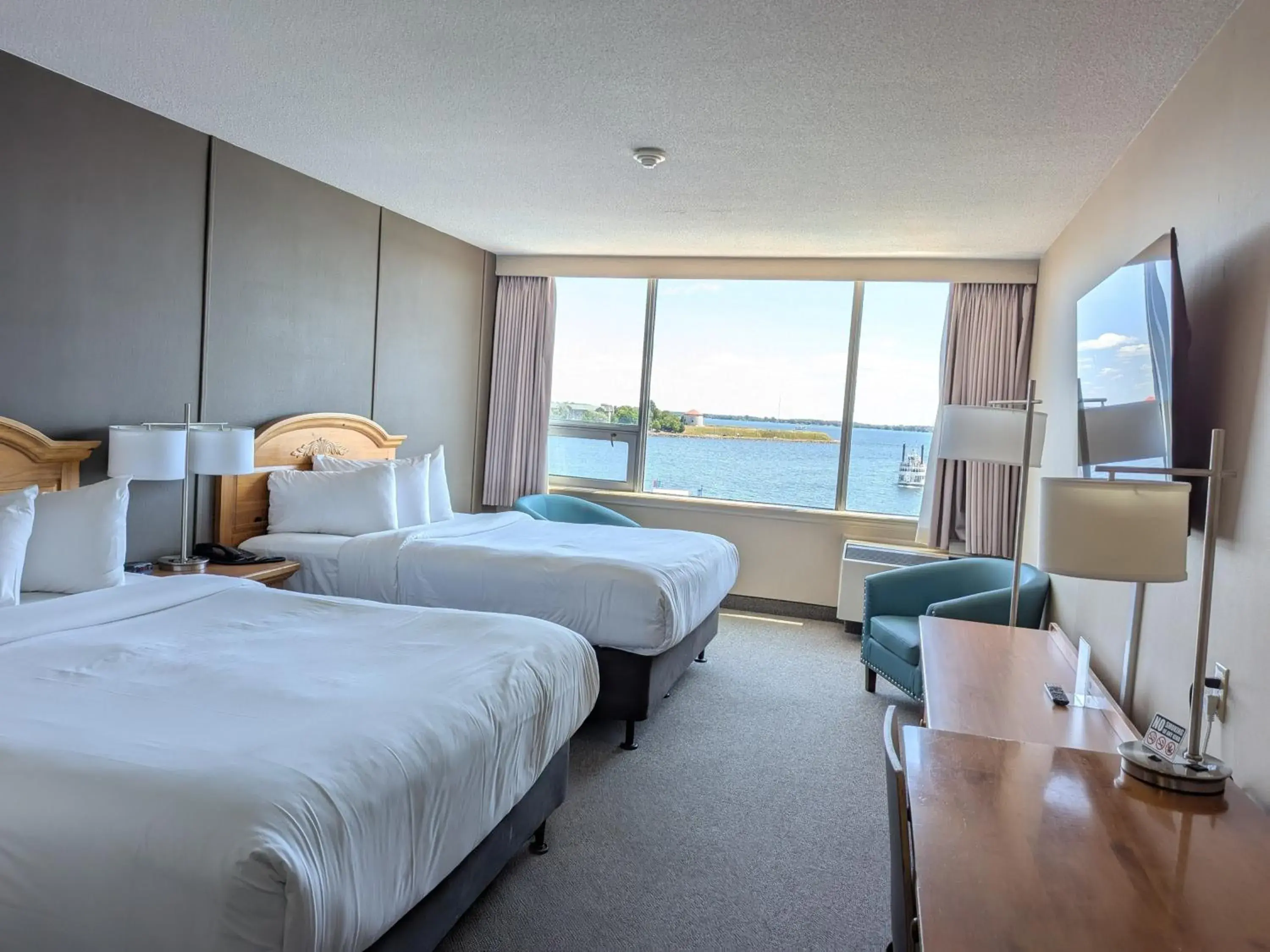 Bed in Confederation Place Hotel Bed in Confederation Place Hotel