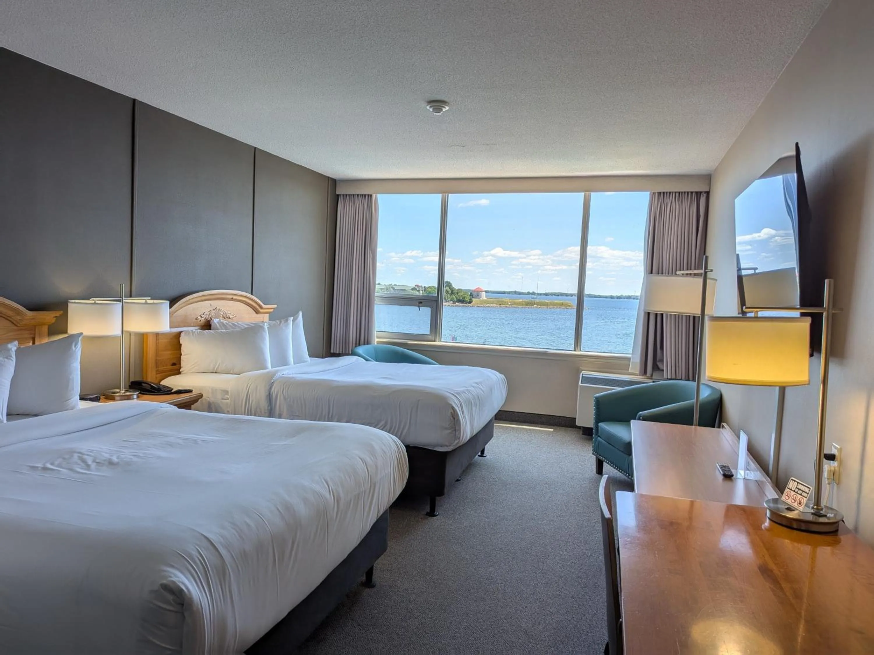 Bed in Confederation Place Hotel