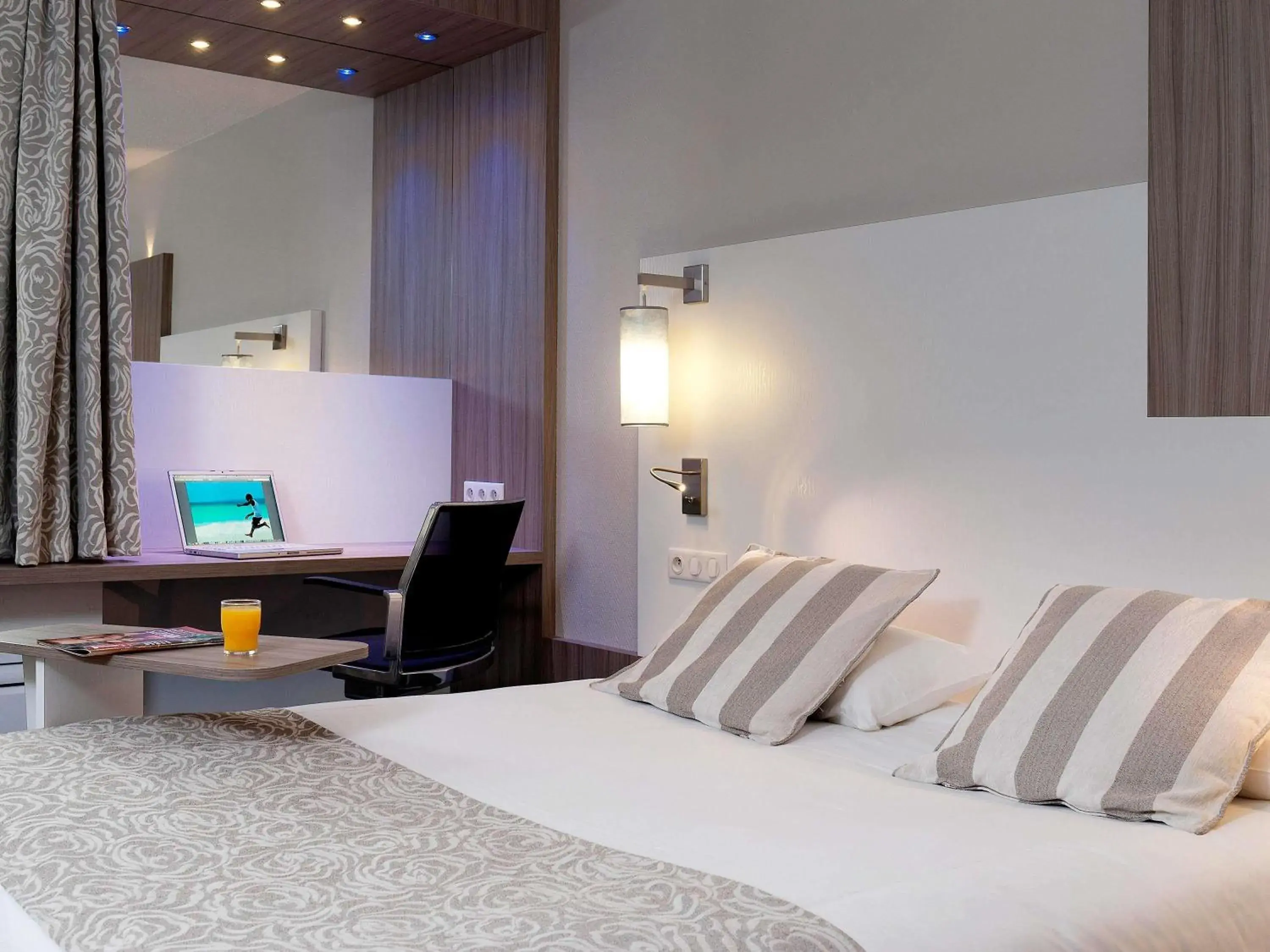 Triple Room with One Double Bed and One Single Bed - single occupancy in ibis Styles Melun Triple Room with One Double Bed and One Single Bed - single occupancy in ibis Styles Melun