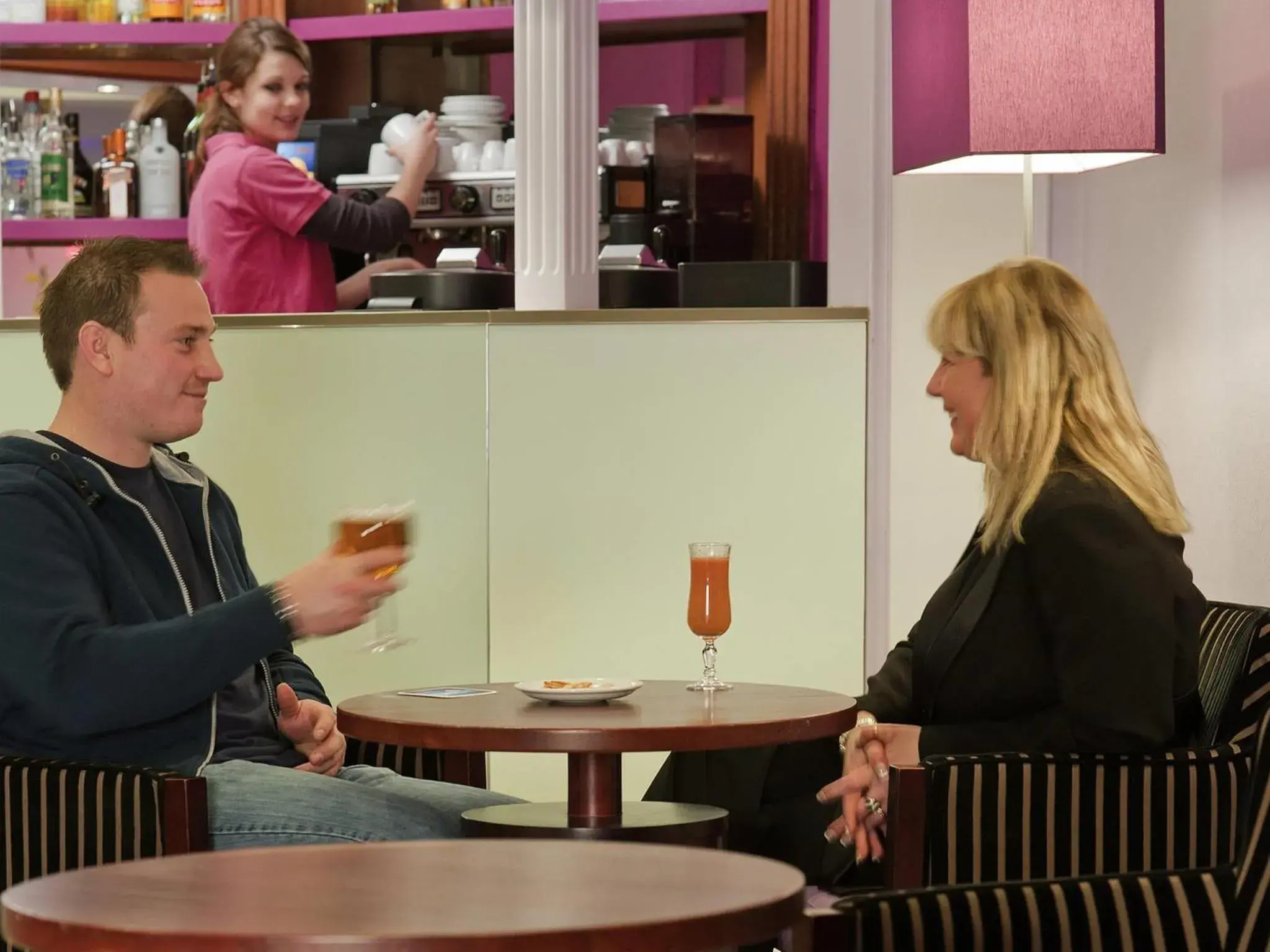 Lounge or bar in ibis Styles Melun Lounge or bar in ibis Styles Melun