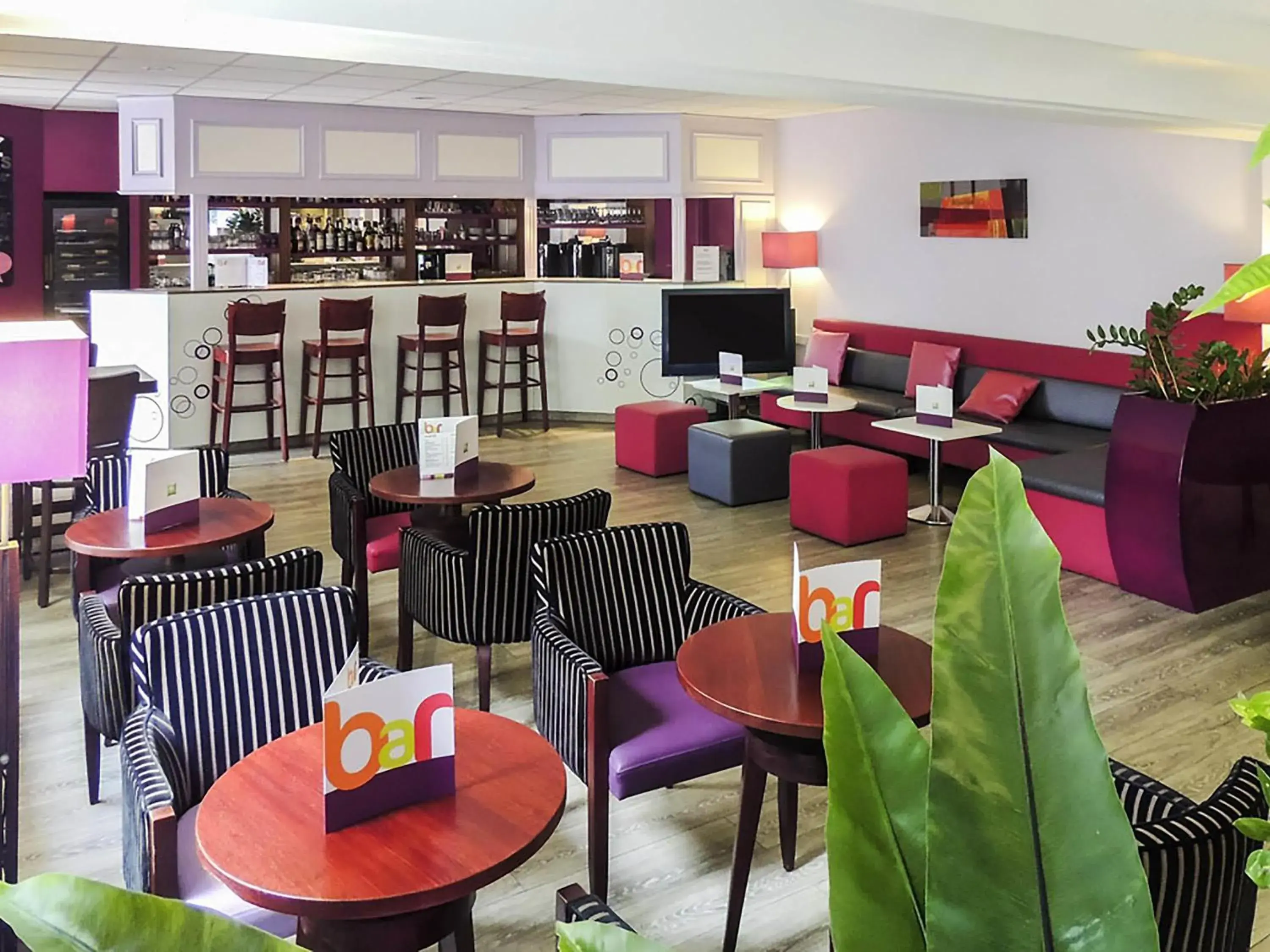 Lounge or bar in ibis Styles Melun Lounge or bar in ibis Styles Melun