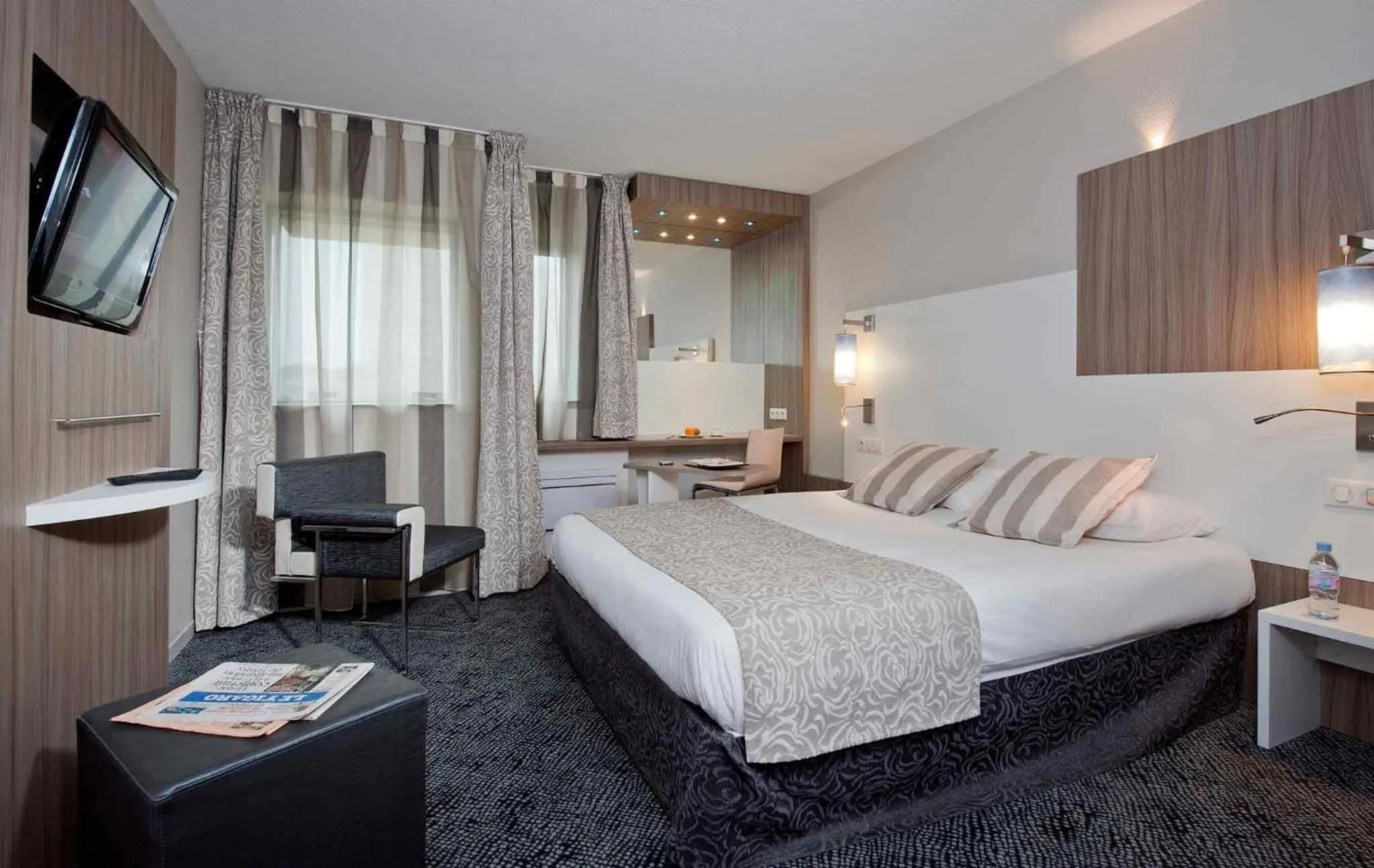 Bedroom, Bed in ibis Styles Melun