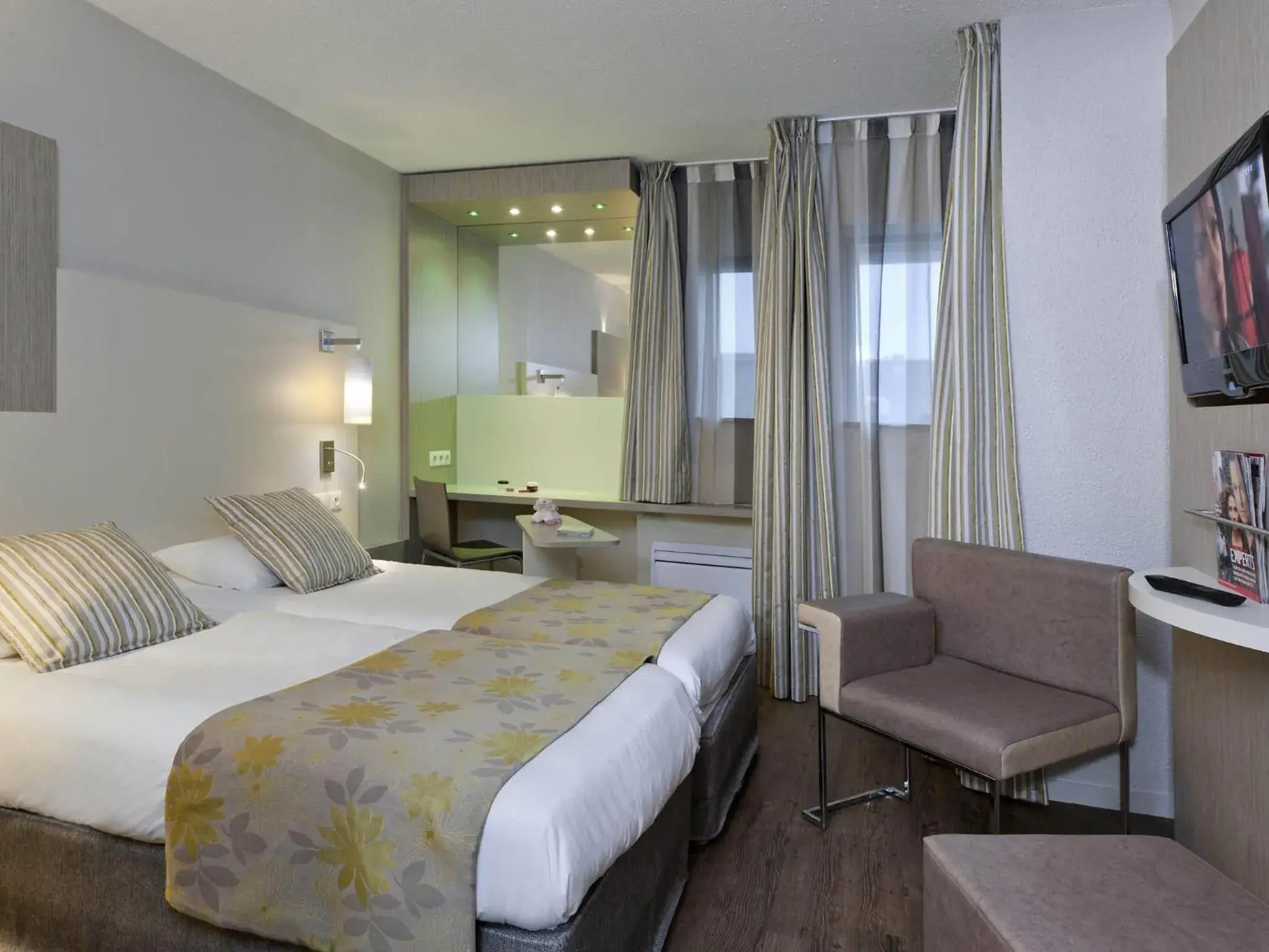 Bedroom, Bed in ibis Styles Melun Bedroom, Bed in ibis Styles Melun