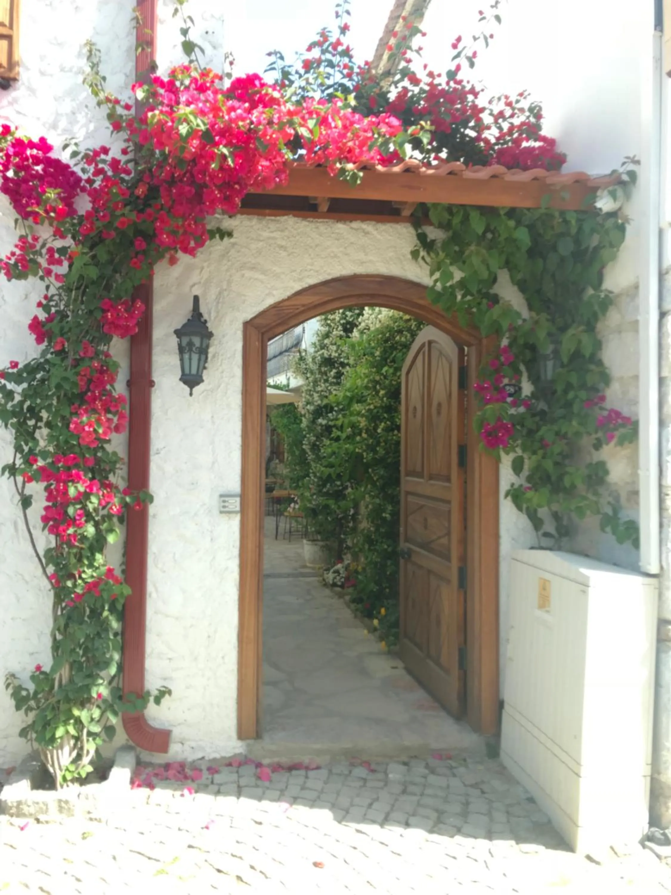 Facade/entrance in Monza House Otel