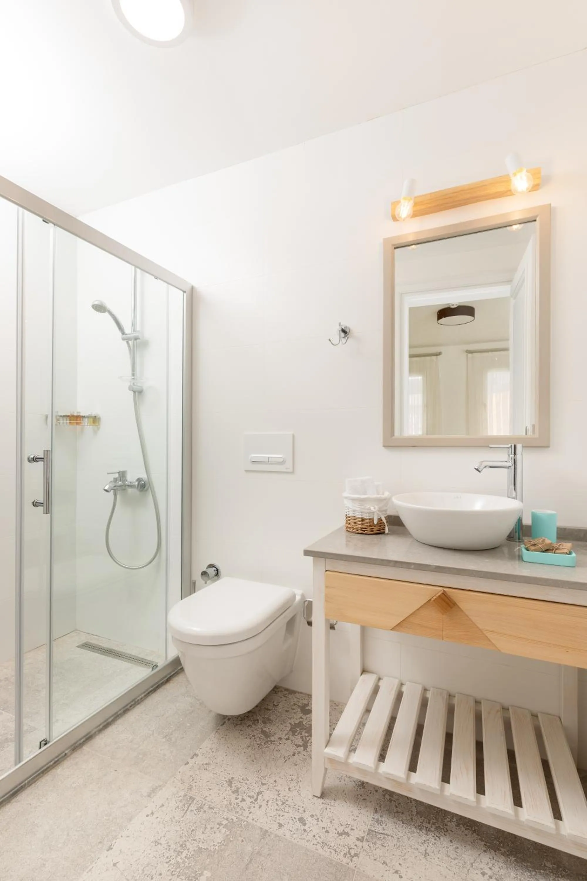 Toilet in Monza House Otel