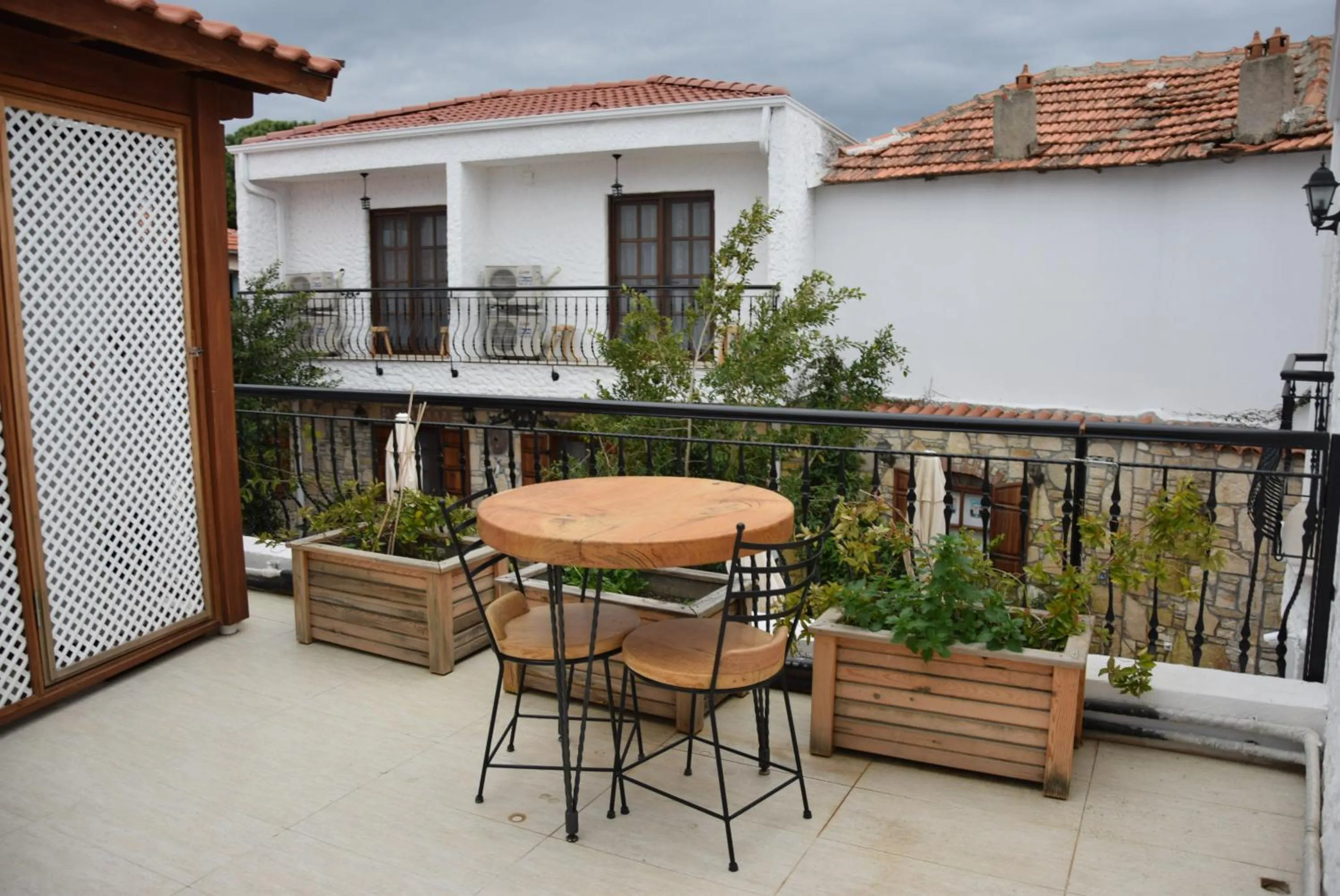 Garden view in Monza House Otel