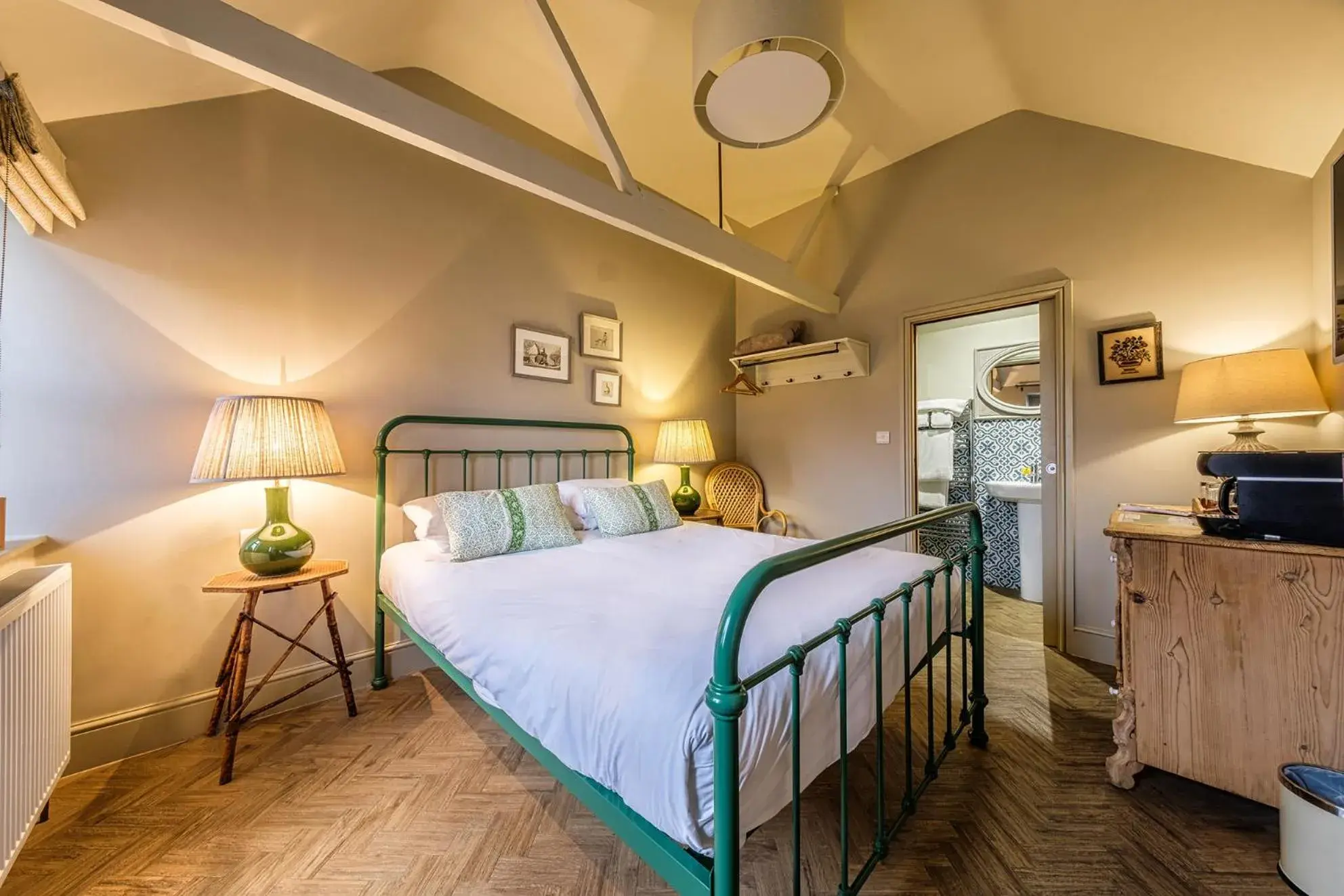 Standard Double Room in The Globe Inn Standard Double Room in The Globe Inn