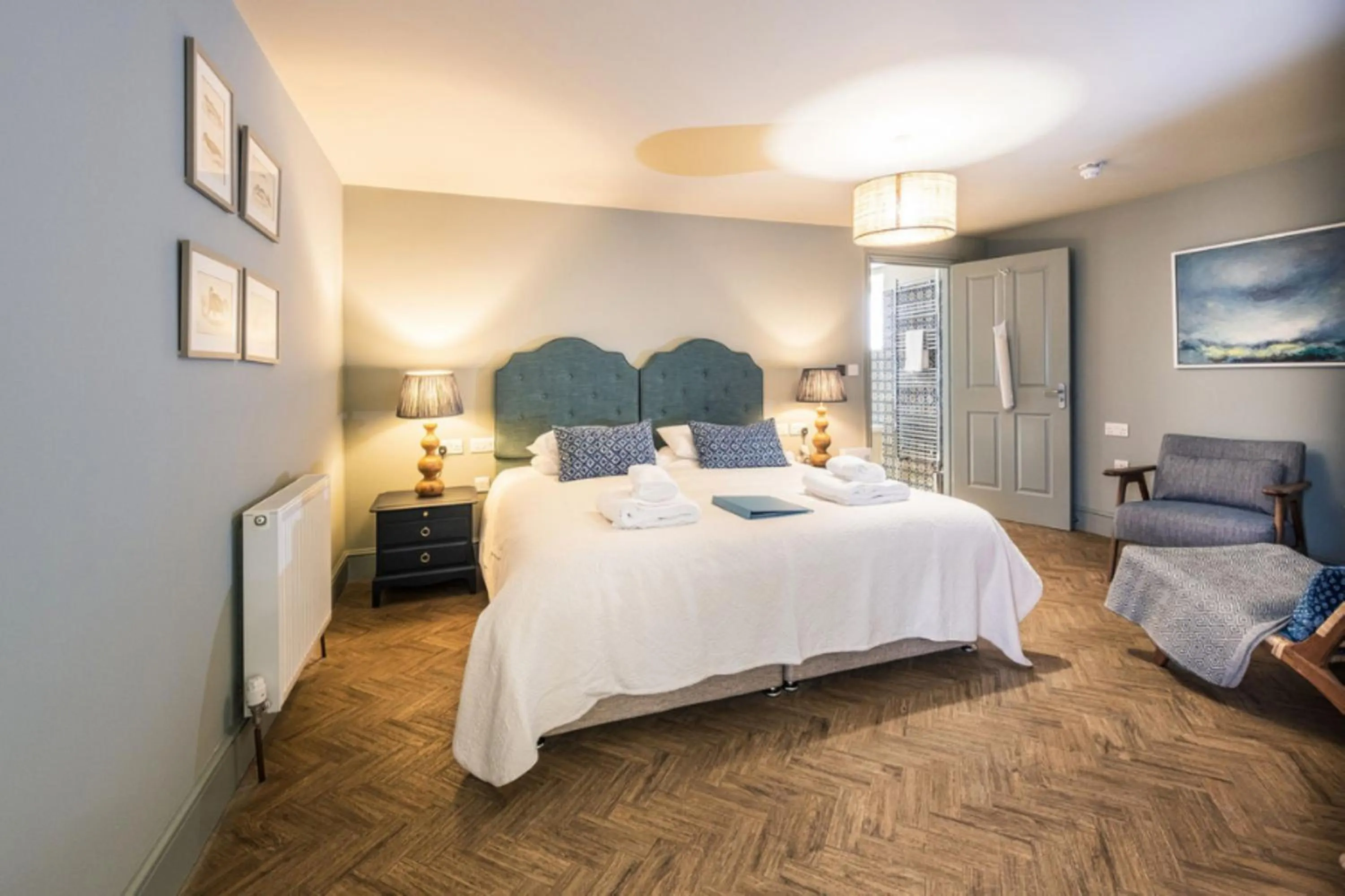 Photo of the whole room, Bed in The Globe Inn