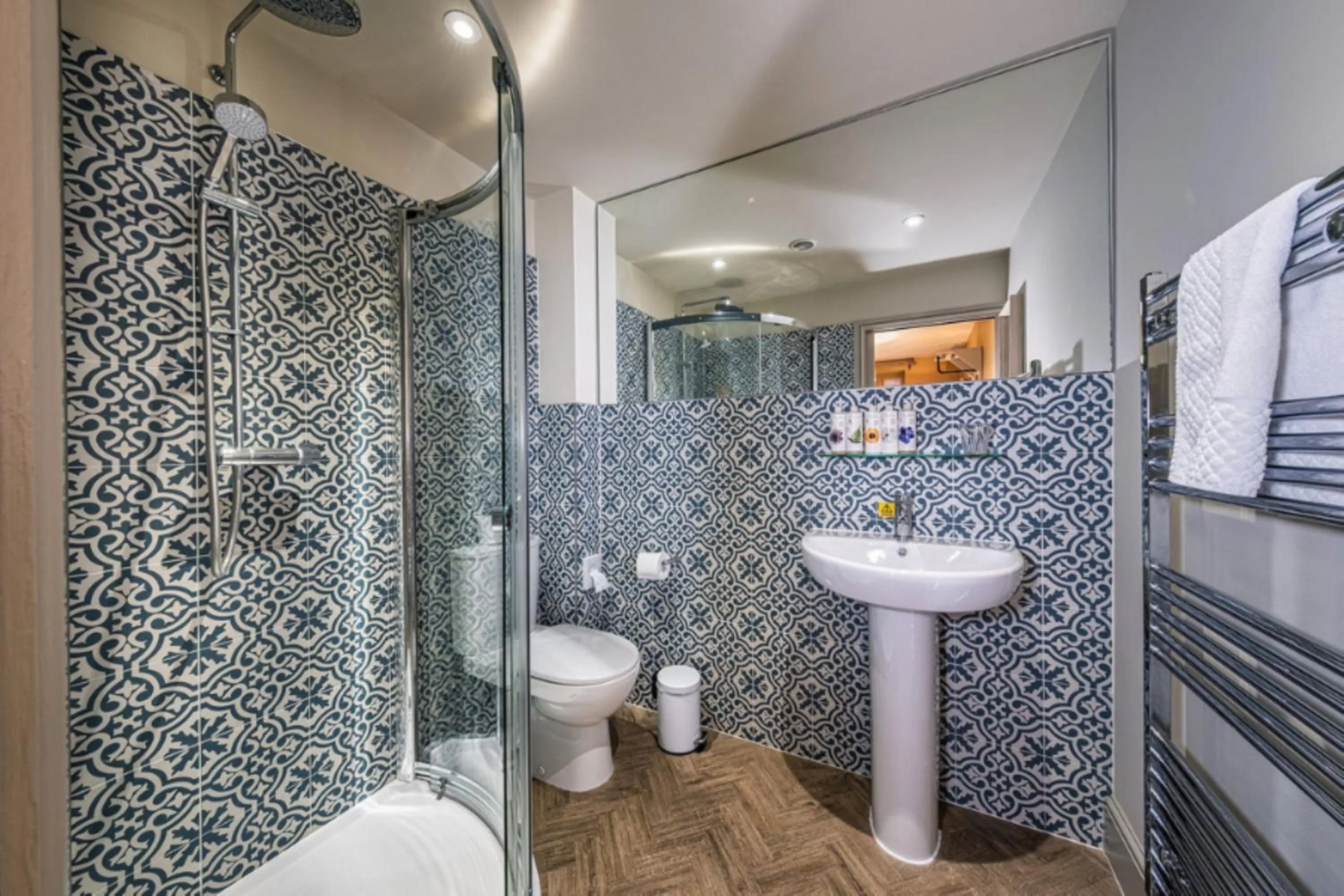 Bathroom in The Globe Inn