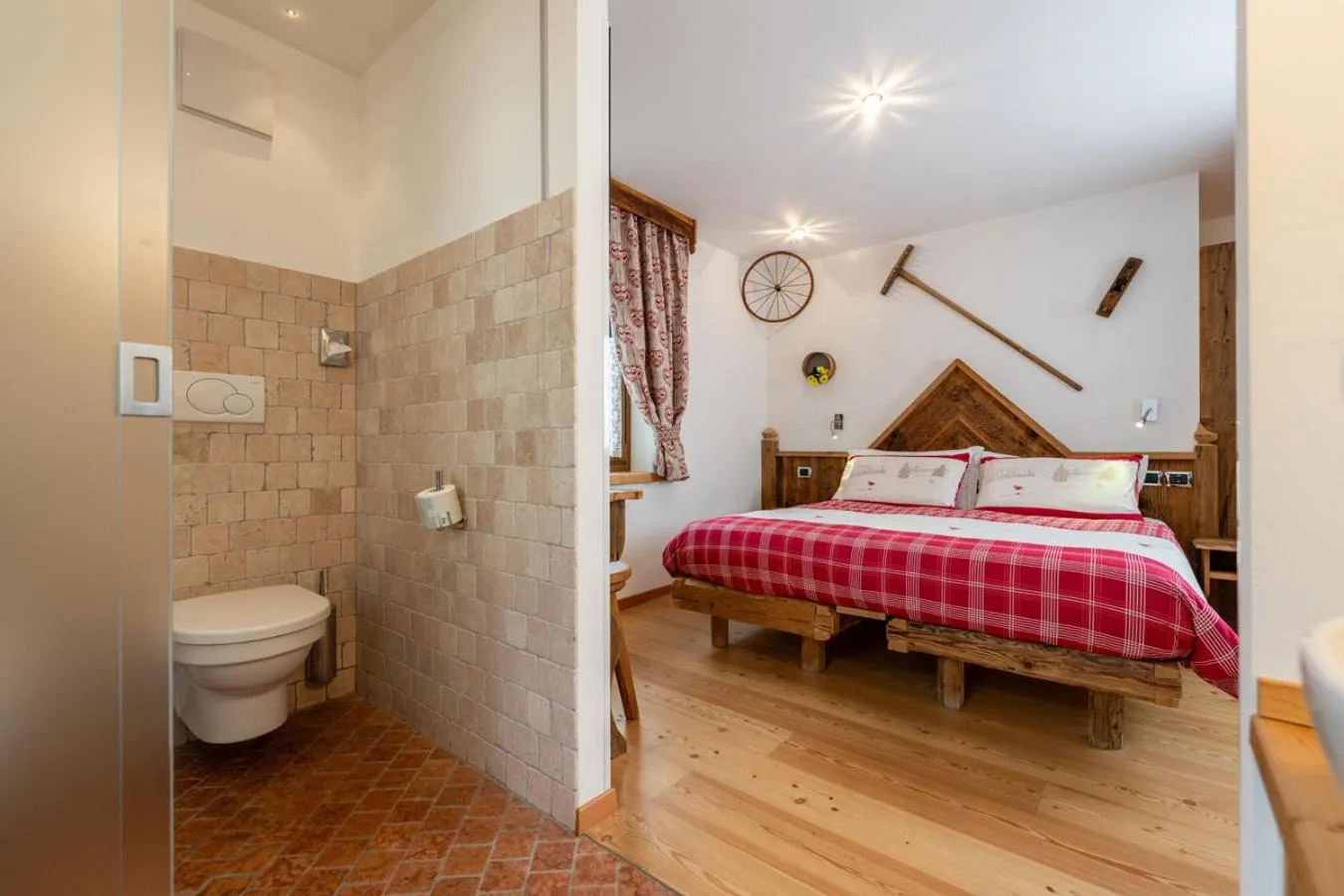 Bathroom, Bed in Garnì Ladin
