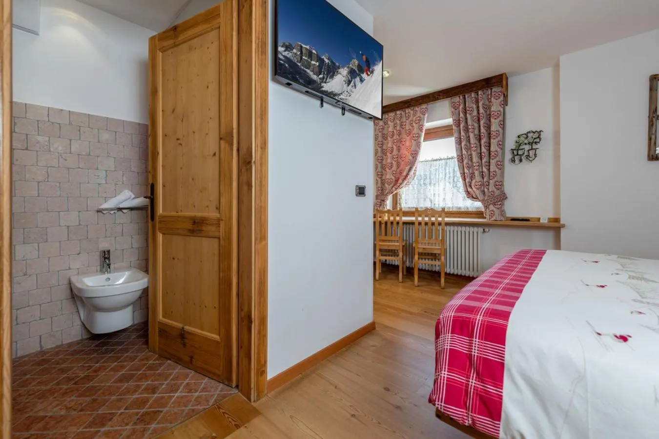 Toilet, Bed in Garnì Ladin