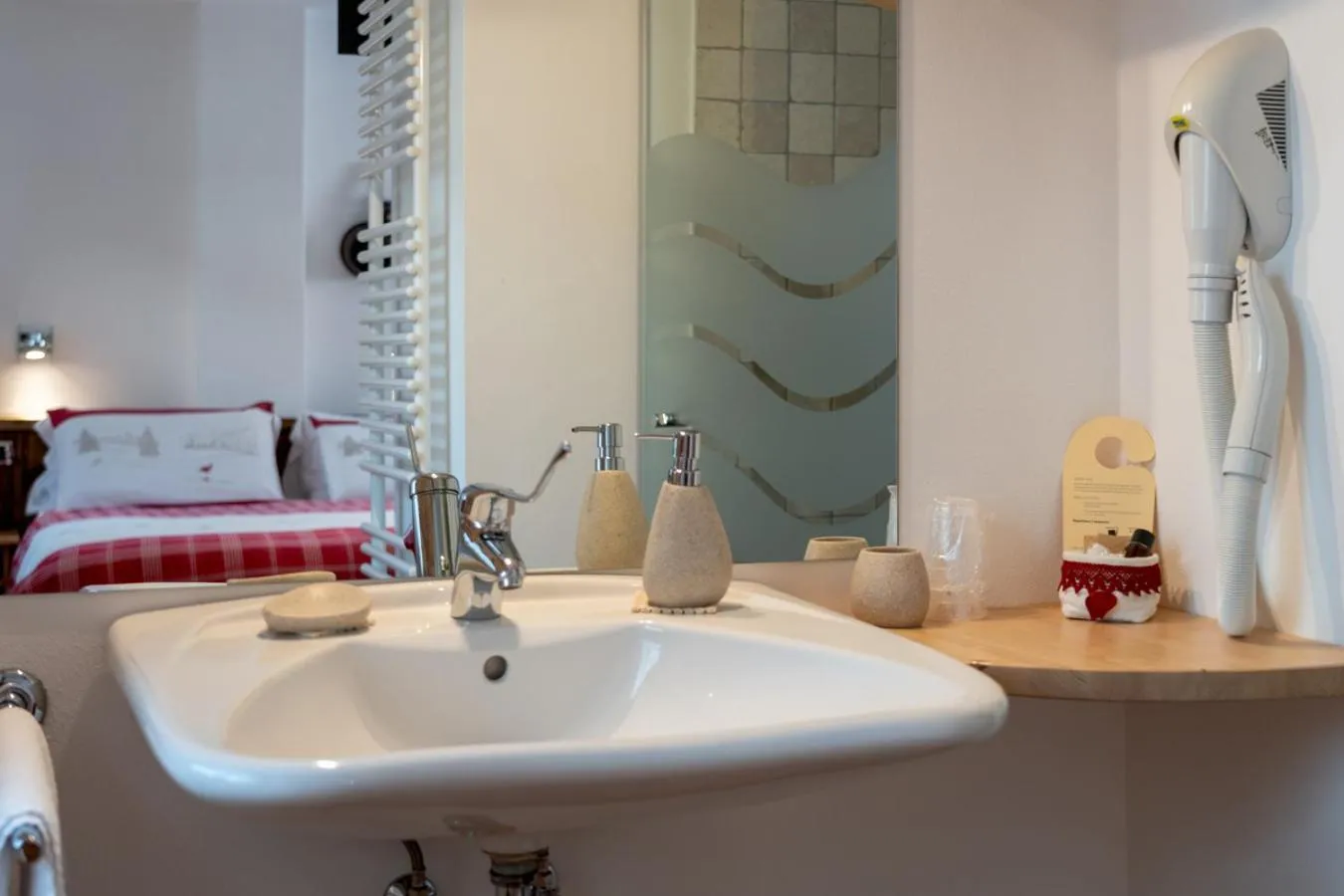 Bathroom, Bed in Garnì Ladin