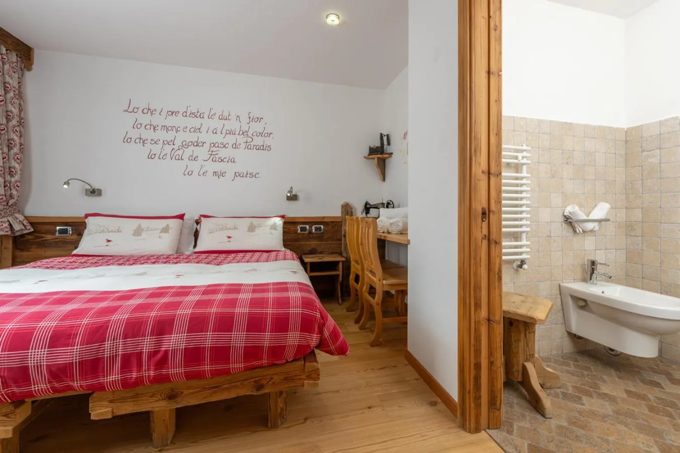 Toilet, Bed in Garnì Ladin