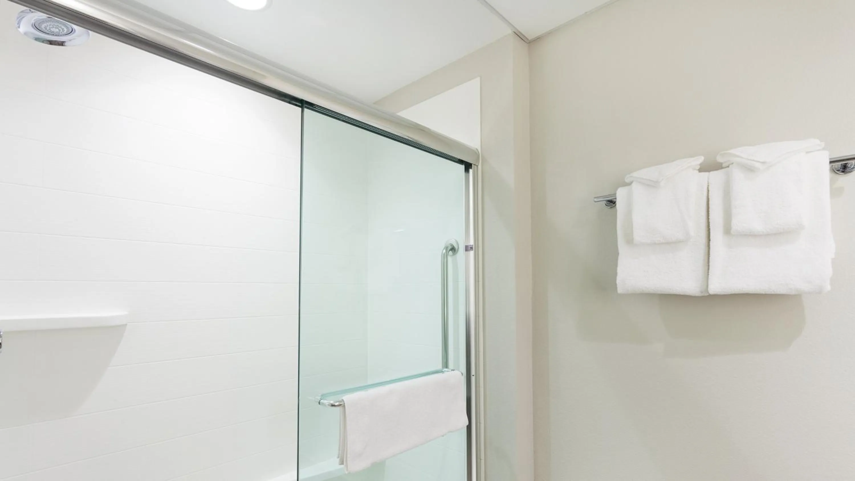 Bathroom in Holiday Inn Express & Suites Panama City Beach - Beachfront by IHG