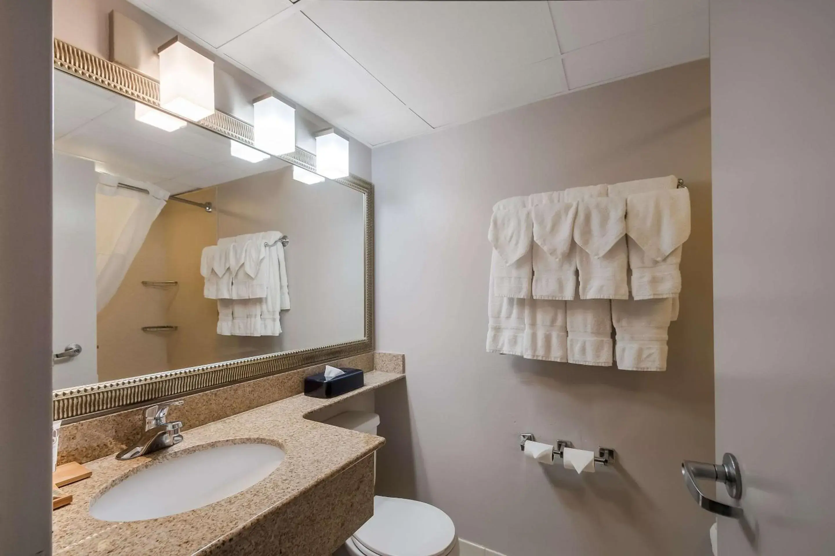 Bedroom in Country Inn & Suites by Radisson, Fredericksburg South I-95 , VA Bedroom in Country Inn & Suites by Radisson, Fredericksburg South I-95 , VA