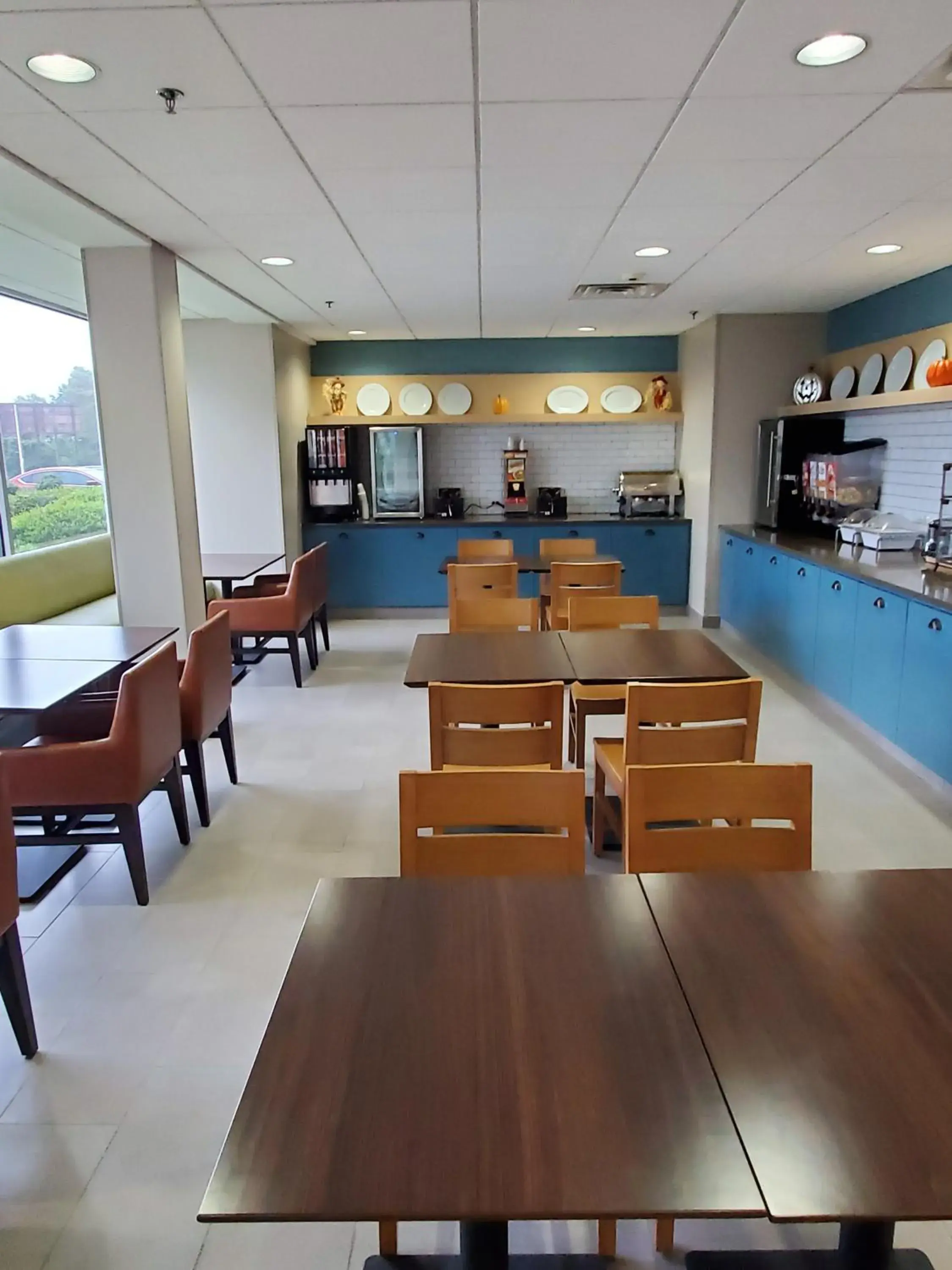 Buffet breakfast in Country Inn & Suites by Radisson, Fredericksburg South I-95 , VA Buffet breakfast in Country Inn & Suites by Radisson, Fredericksburg South I-95 , VA