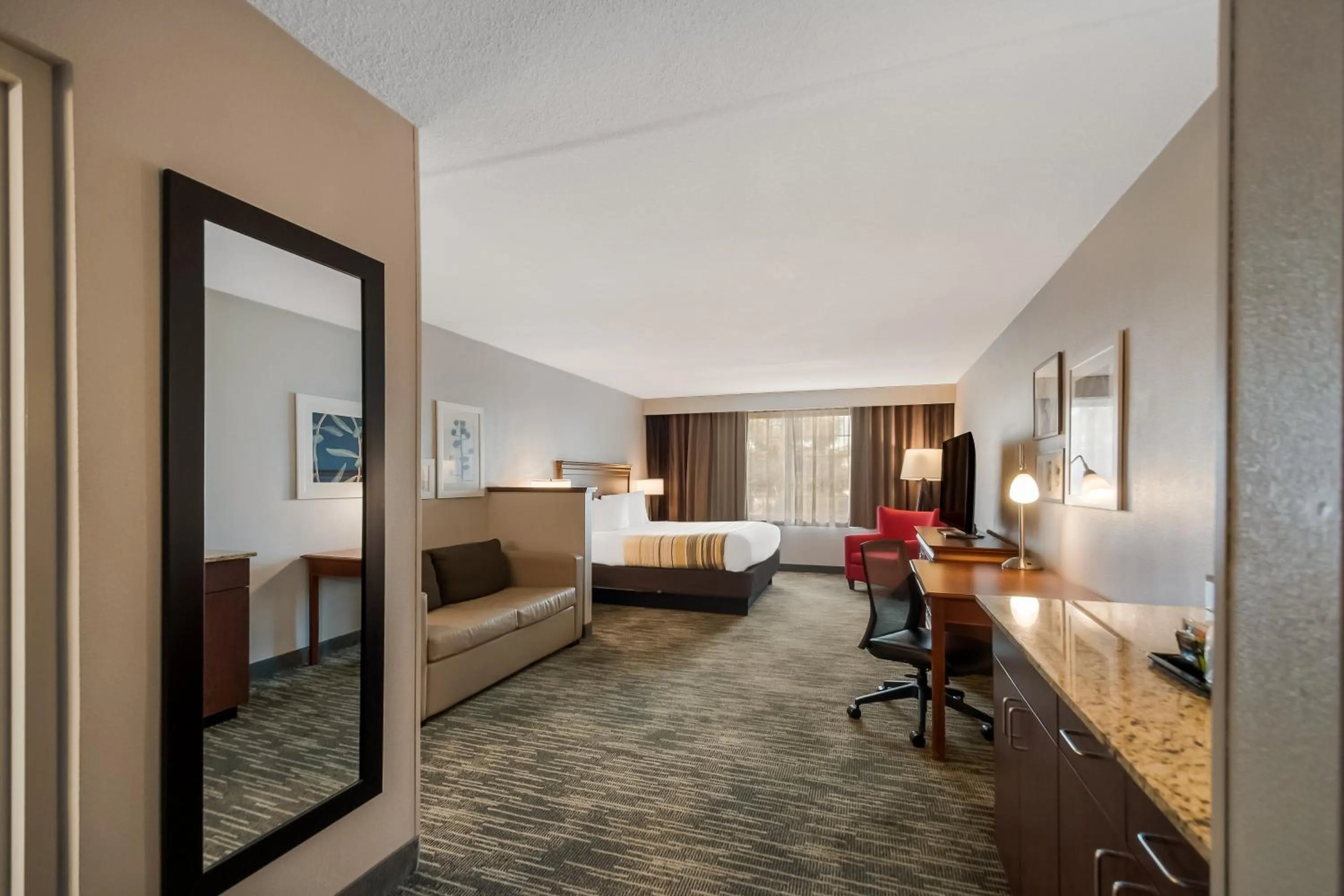 TV and multimedia, Bed in Country Inn & Suites by Radisson, Fredericksburg South I-95 , VA