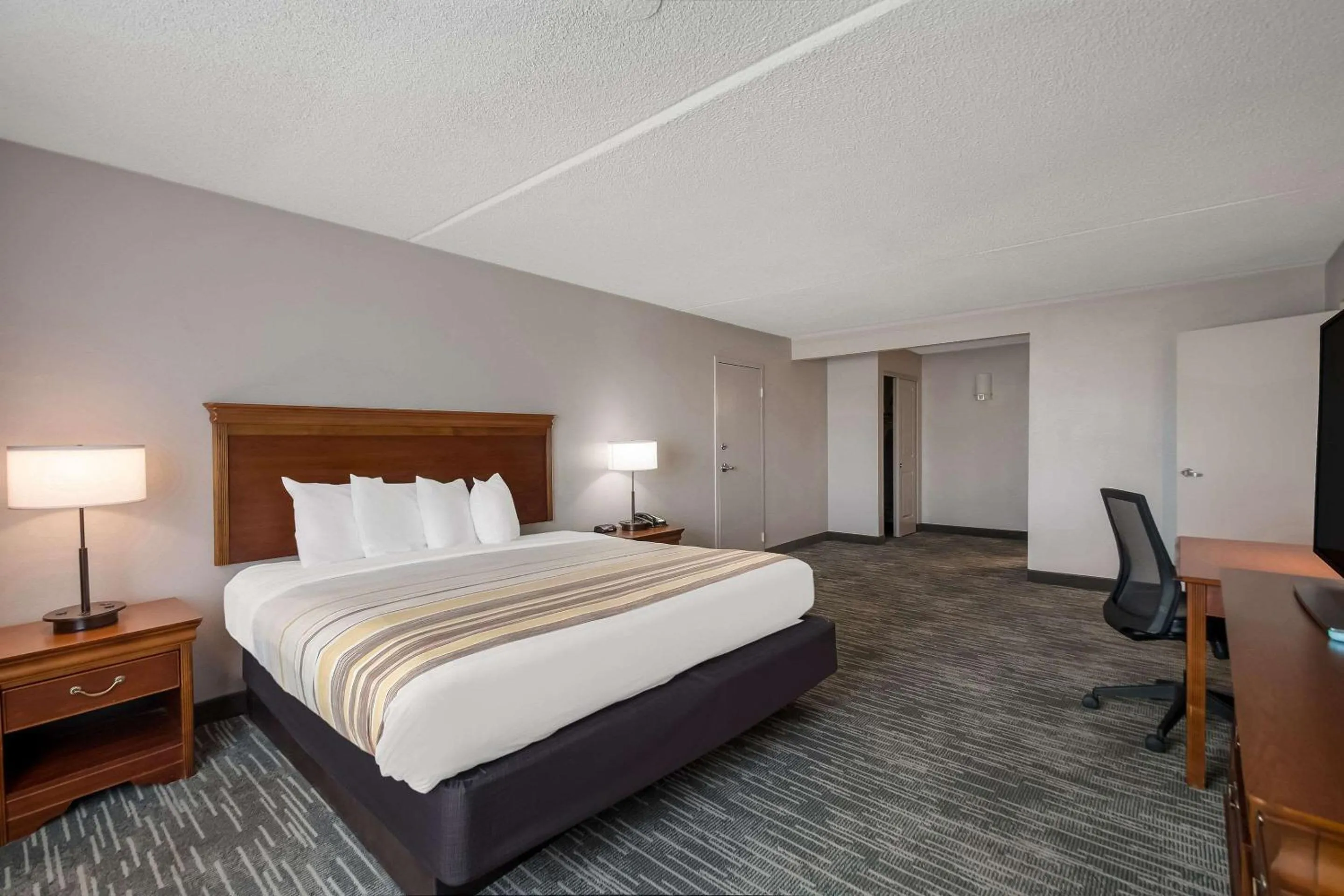 Bedroom, Bed in Country Inn & Suites by Radisson, Fredericksburg South I-95 , VA