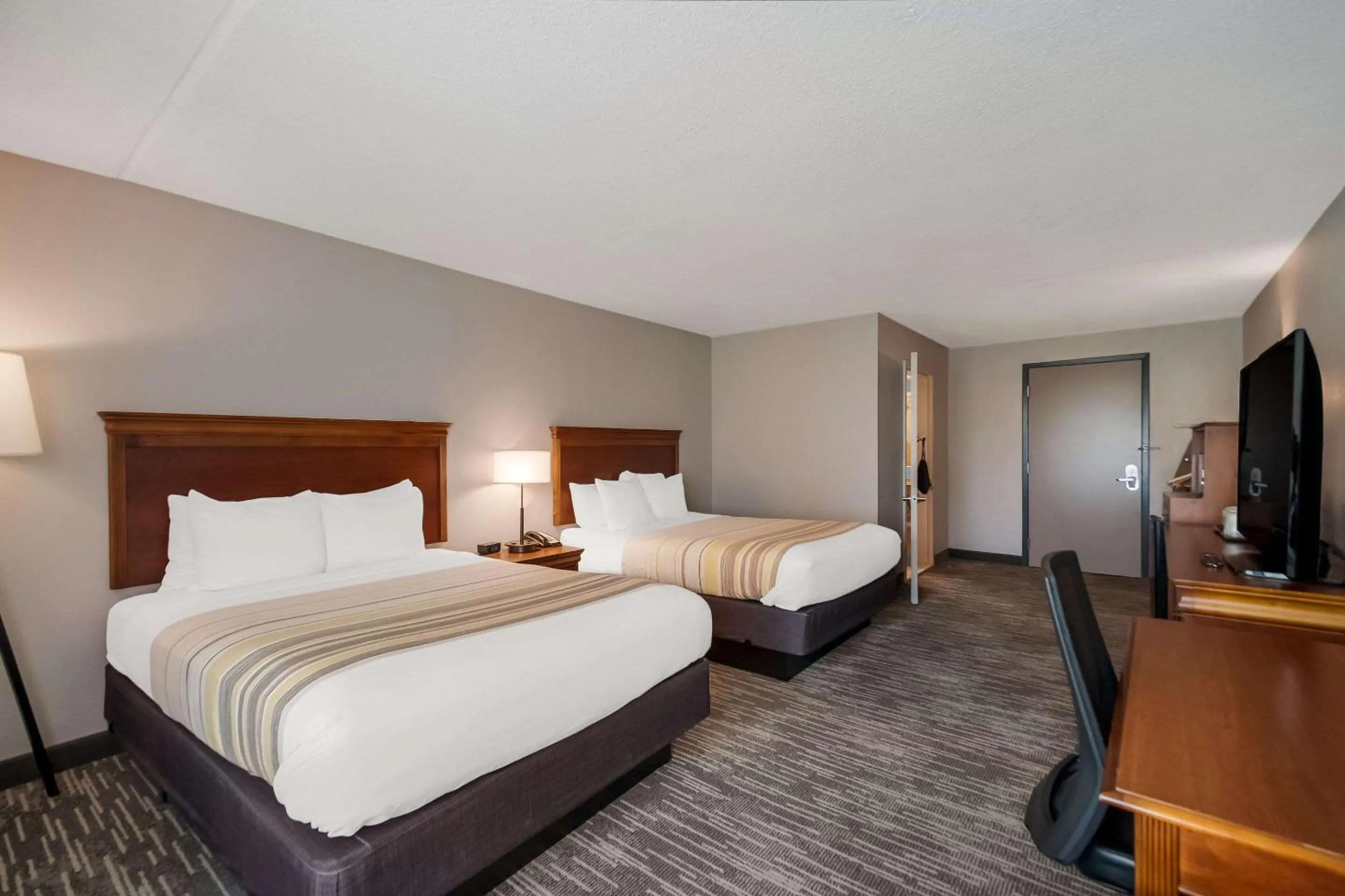 Bedroom, Bed in Country Inn & Suites by Radisson, Fredericksburg South I-95 , VA