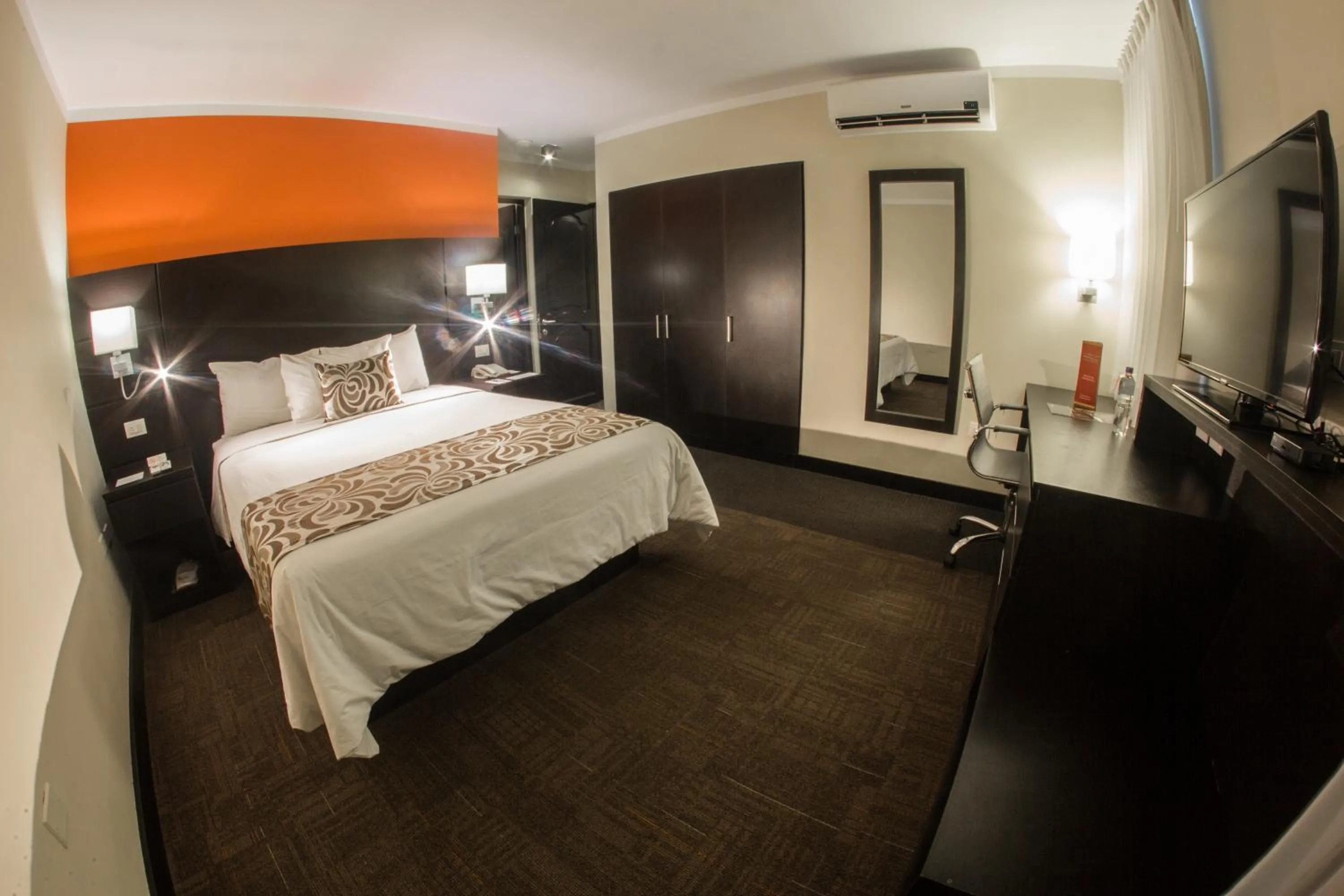 Photo of the whole room, Bed in Hotel El Gran Marqués