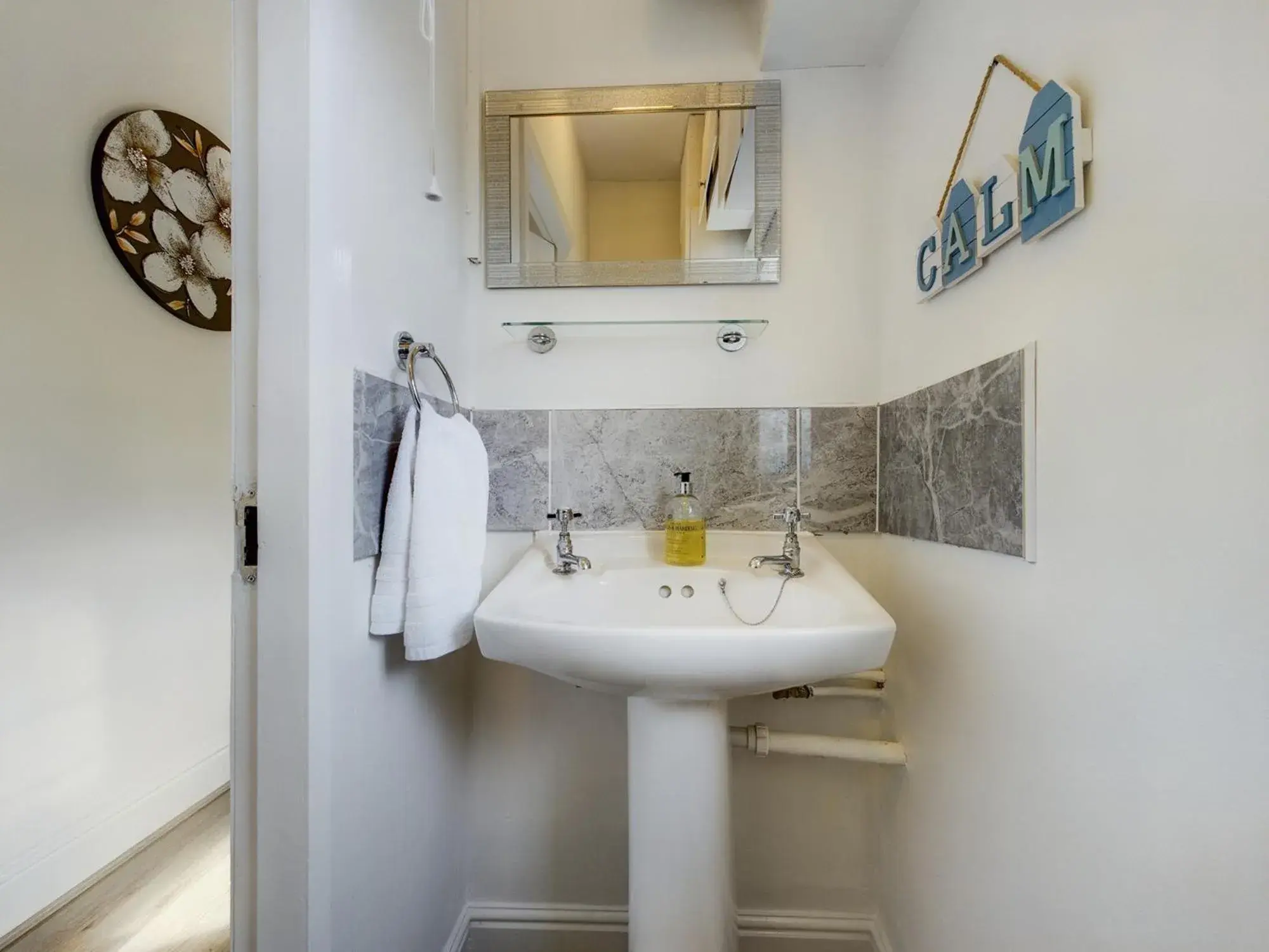 Bathroom in Zoo Cottage